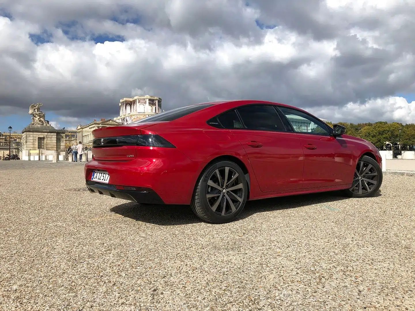 Peugeot 508 er den mest interessante bil i den store mellemklasse lige nu med sit kompromisløse design og høje kvalitetsfornemmelse.