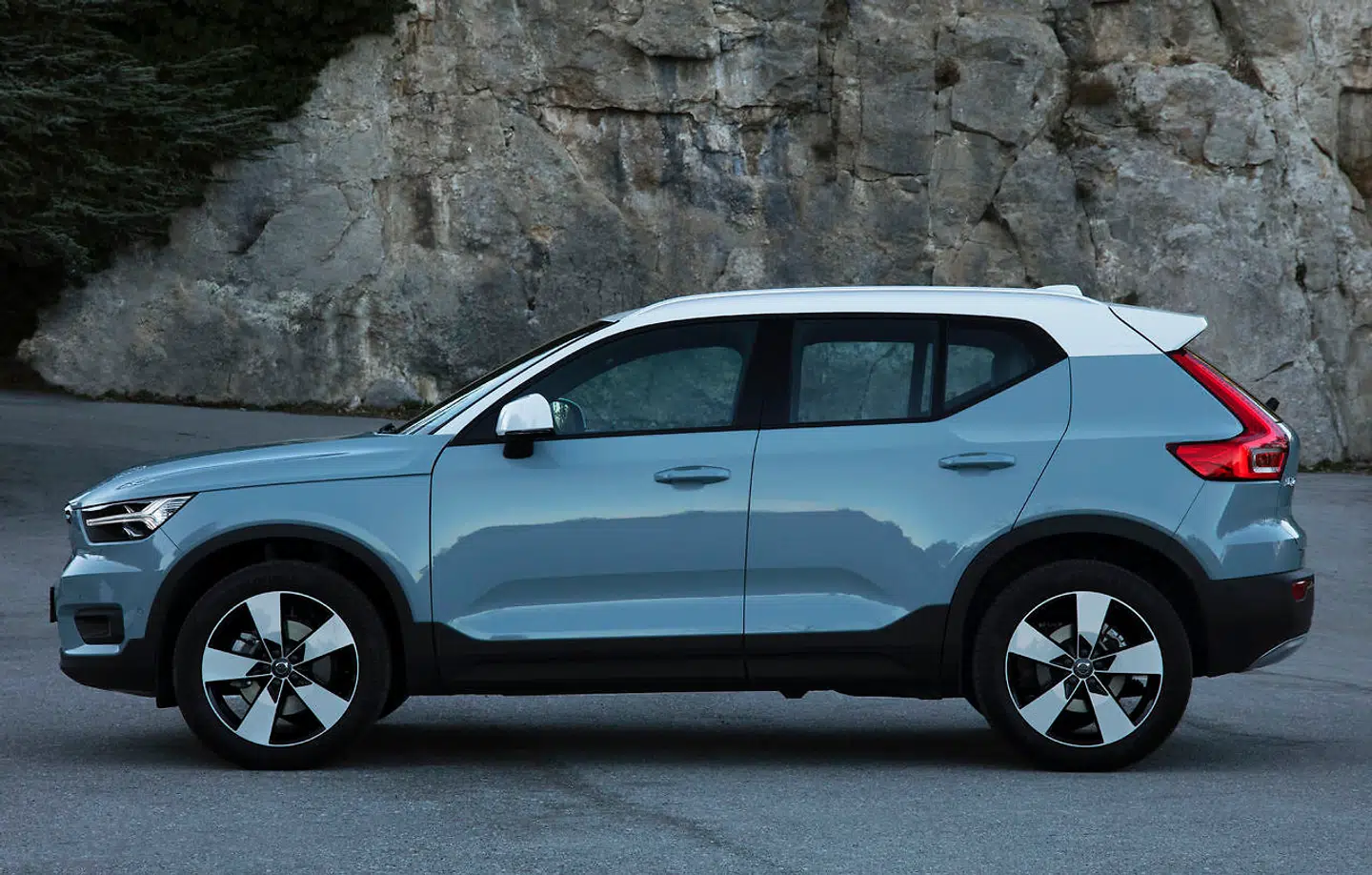 Volvo XC40 er forrygende. Lækkert svensk design, høj praktikalitet og et image, som bilen ingen kan hade. Jeg er tosset med den og overvejer den helt alvorligt som familiens næste vogn.