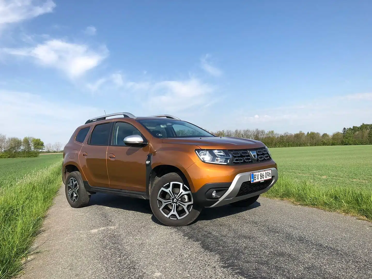 Nej. Bare nej. Dacia Duster lokker med et råt og maskulint design, men den er forældet Renault-teknologi og bør undgås som herpes og byldepest - det er min ydmyge holdning som bilanmelder.