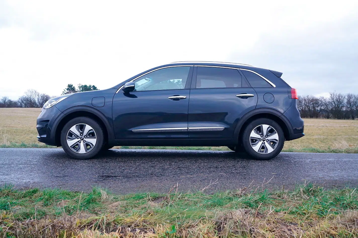 Kia Niro i plug-in-hybrid (PHEV)-udgaven, er årets bedste miljøbil. Den kan køre på ren el op til omkring 40 km, og derefter fungerer den som benzinhybrid. Kombineret med en skarp pris og et højt udstyrsniveau er den økokrigeren 2018.