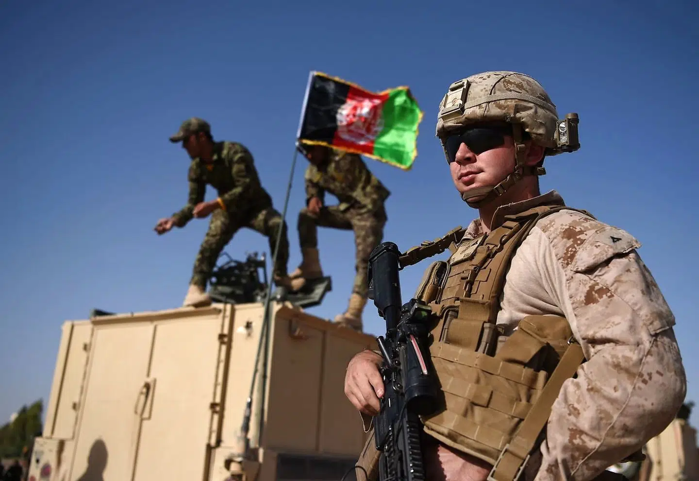 USA træner afghanske styrker. / AFP PHOTO / WAKIL KOHSAR