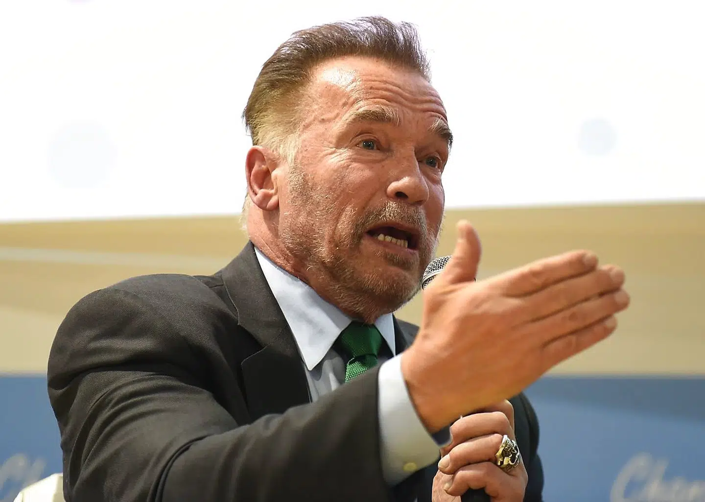 Uofficiel verdensmester i den forandring, mange drømmer om: Arnold Scharzenegger. Engang Mr. Universe, siden en af Hollywoods største stjerner, derefter guvernør i Californien og i dag global klimaaktivist.