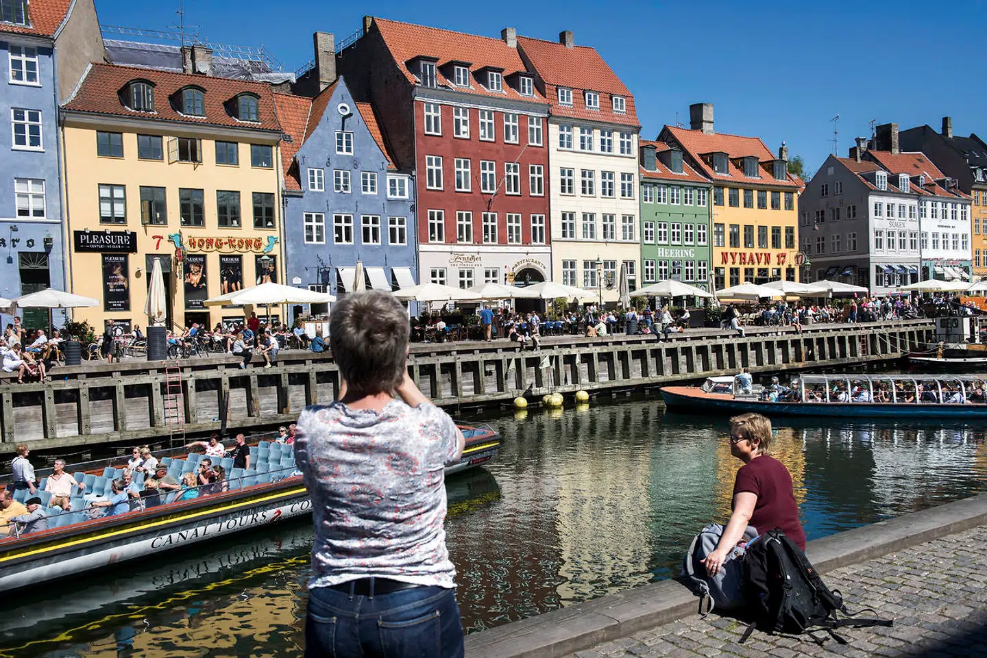 Vi er og skal være meget mere end et lille eventyrland. Vi skal i højere grad have mod til at tale om dem og det, vi skal leve af i fremtiden. Den kommende generation skal kæmpe for det gode, åbne samfund med teknologi som våben.