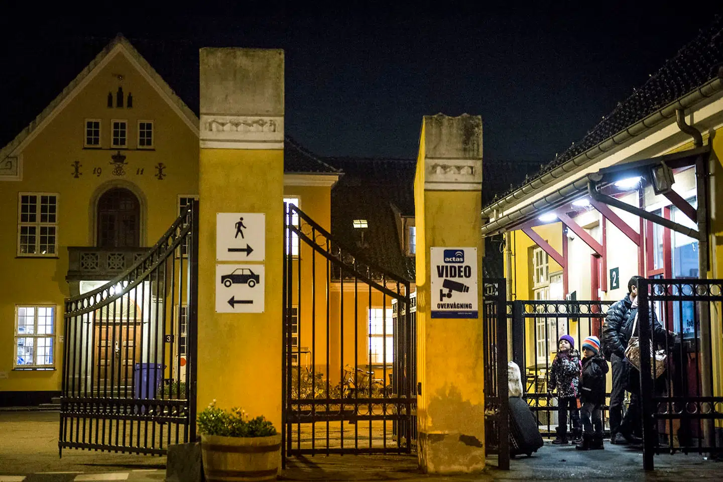 Sandholmlejren er modtagecenter for asylansøgere i Danmark. I fremtiden vil Novo Nordisk Fonden bruge flere penge på andre formål end forskning.