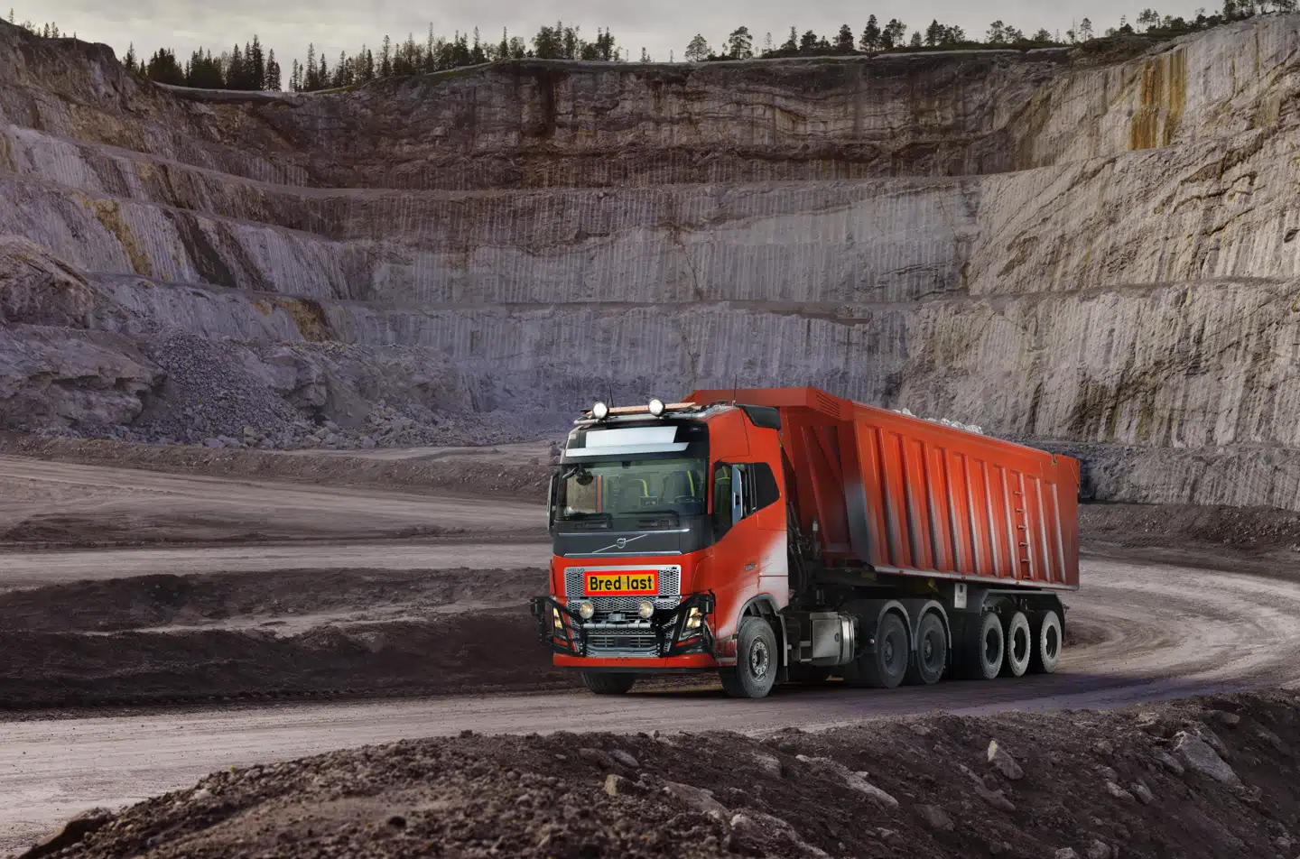 Det norske selskab Brønnøy Kalk har bestilt seks førerløse Volvo FH lastvogne, som skal være i fuld drift i slutningen af 2019 – dog stadig med sikkerhedschauffører bag rettet for en stund.