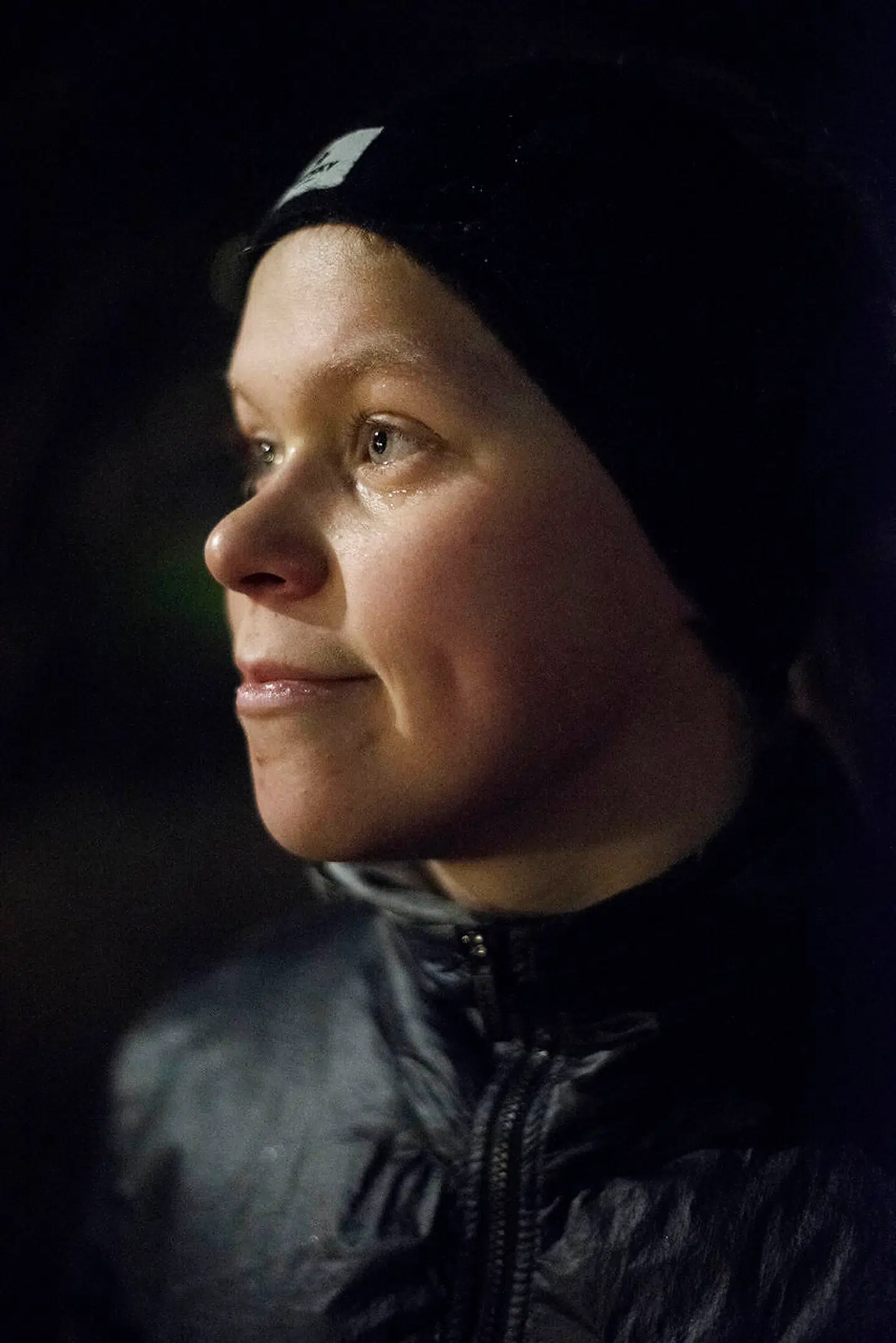 Sif venter på, at hun skal løbe andet interval rundt om Sortedamssøen. I dag skal hun løbe tre gange rundt om søen i halvmaratontempo. Hun modtager et træningsprogram af sin træner hver søndag, så hun har styr på ugen. På den måde kan hun planlægge sin tid.