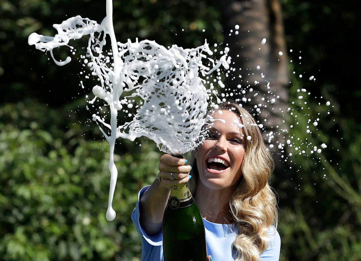 Wozniacki med sejrs-champagnesprøjt.