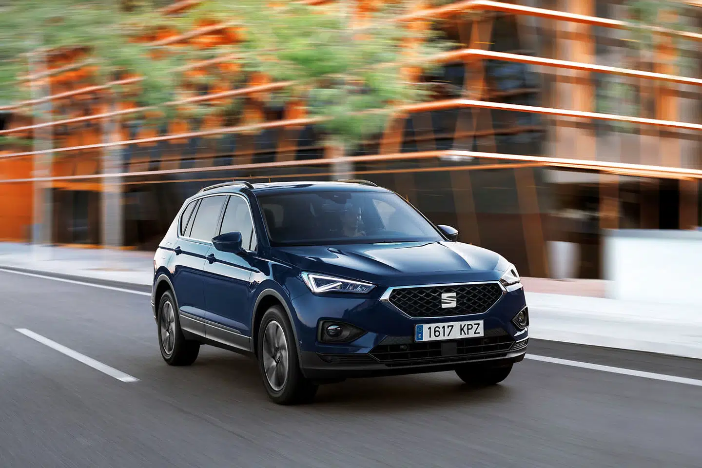 Køredynamisk er Terraco marginalt skarpere end Skoda Kodiaq på en snoet vej. Men køredynamik er ikke et afgørende parameter, når vi taler syvpersoners SUVer med børnetække.