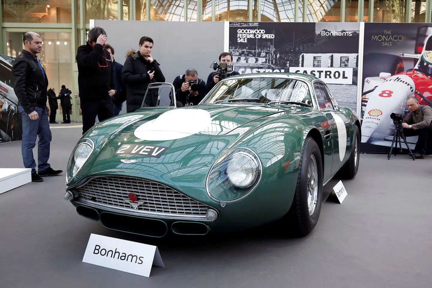 1961 Aston Martin DB4 GT Zagato kombinerer engelsk teknik med italiensk design. Her ses den forud for Bonhams auktion, Les Grandes Marques du Monde, i februar 2018 i Paris.