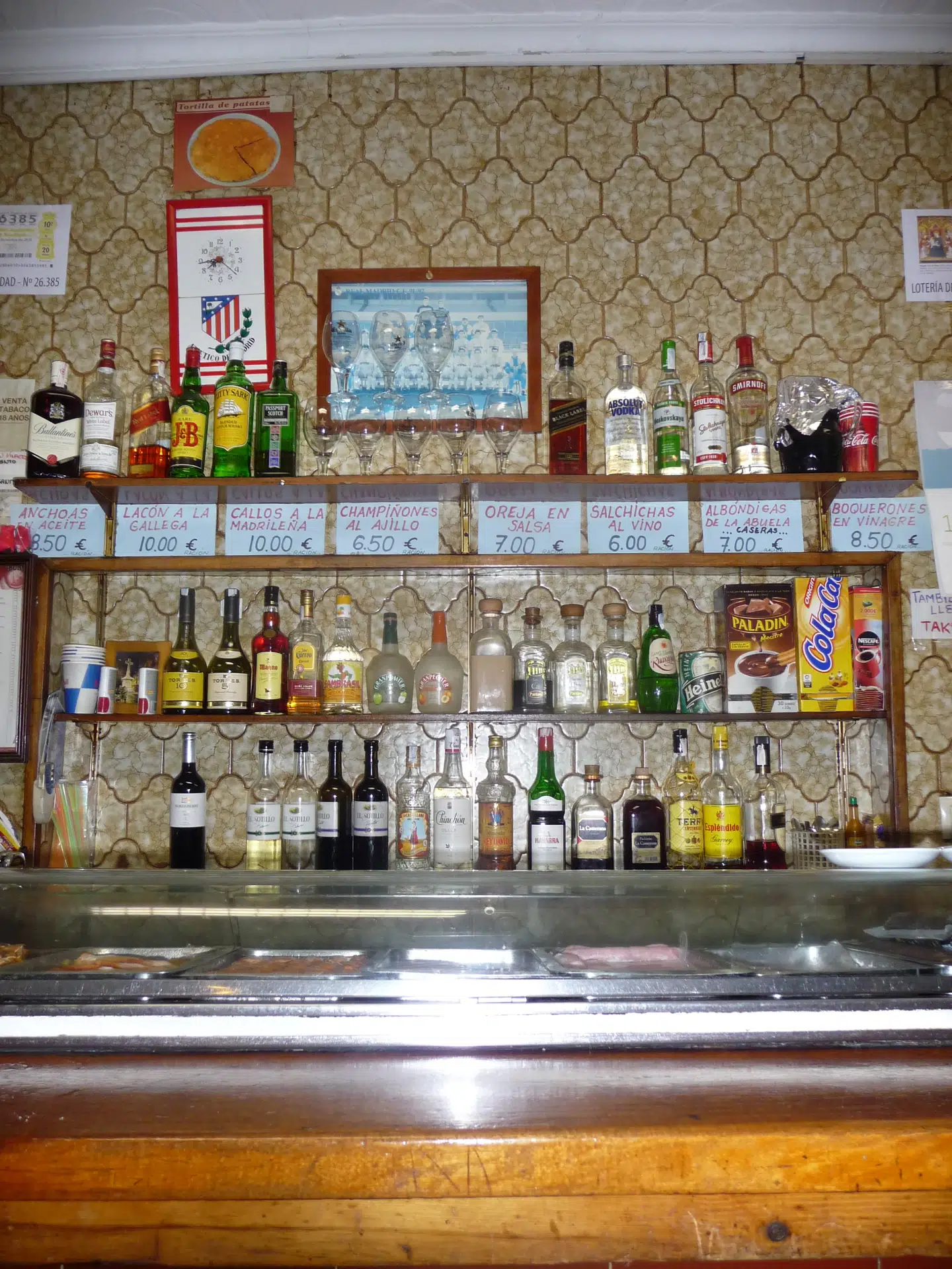 Spis jer mætte i tapas, mens i hepper med på fodboldkampen.