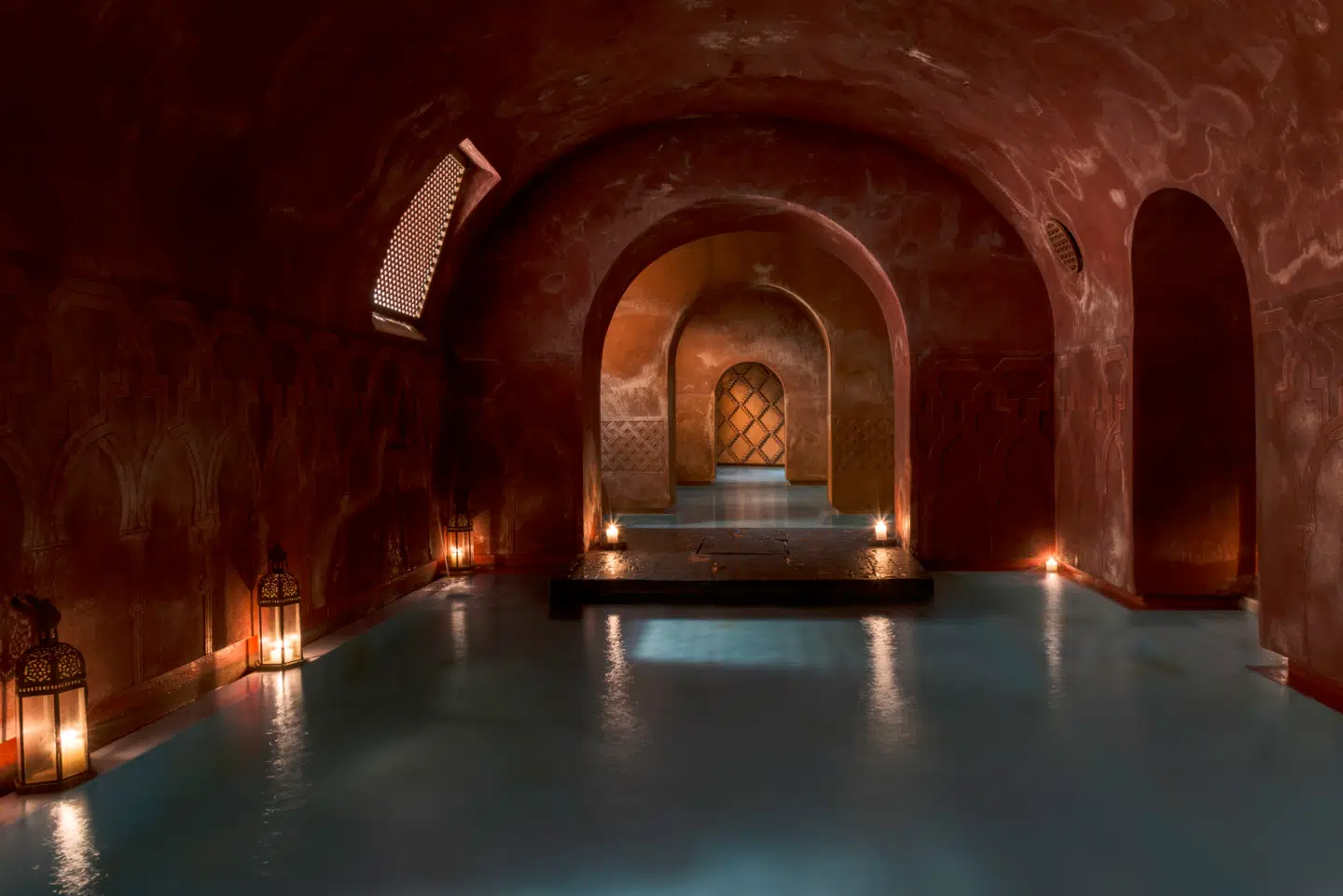 Madrid har en hammam med referencer til de andalusiske badstuer med arabiske rødder.