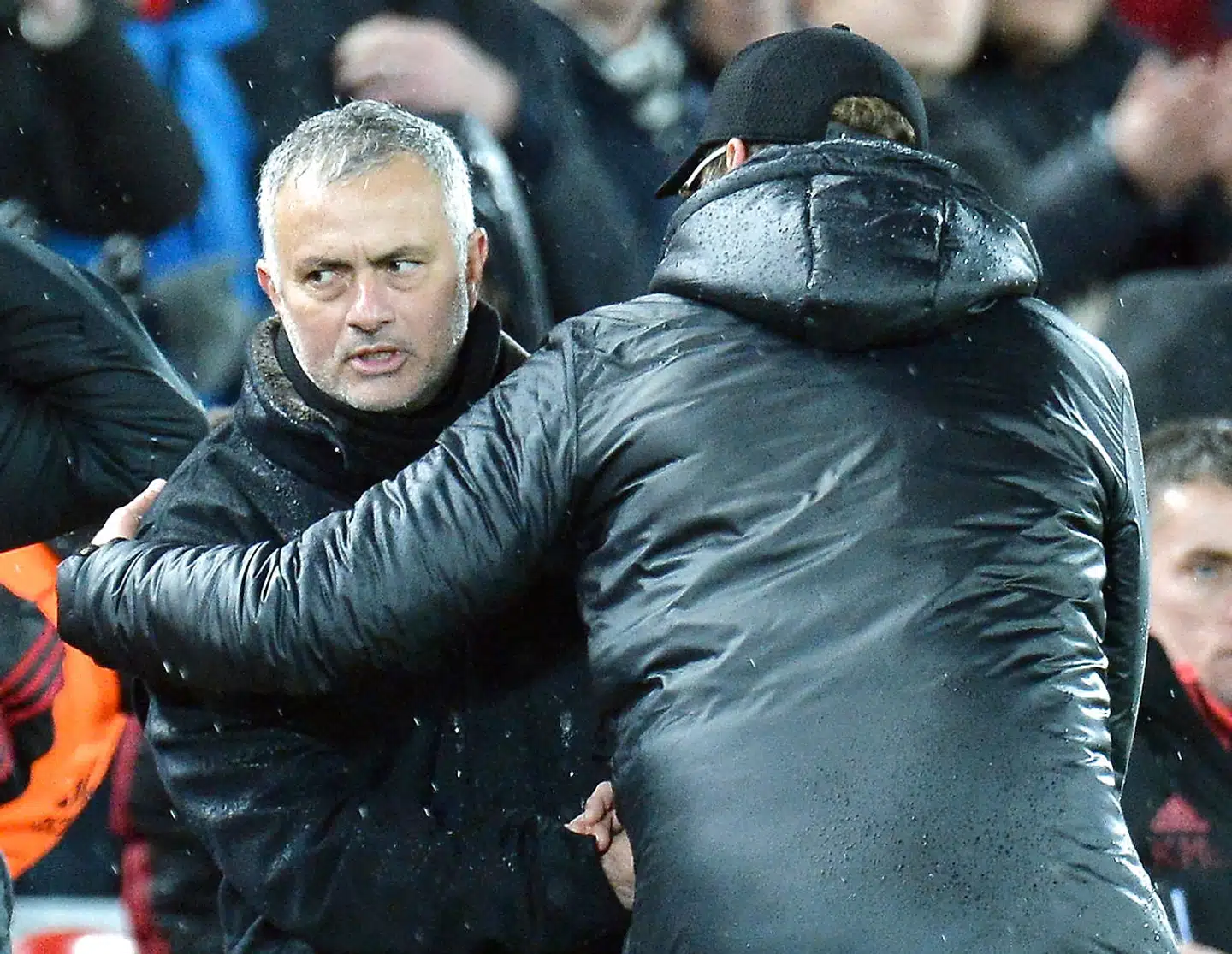 José Mourinho siger tak for kampen til Jürgen Klopp efter Manchester Uniteds nederlag til Liverpool. Få dage efter blev Mourinho fyret.
