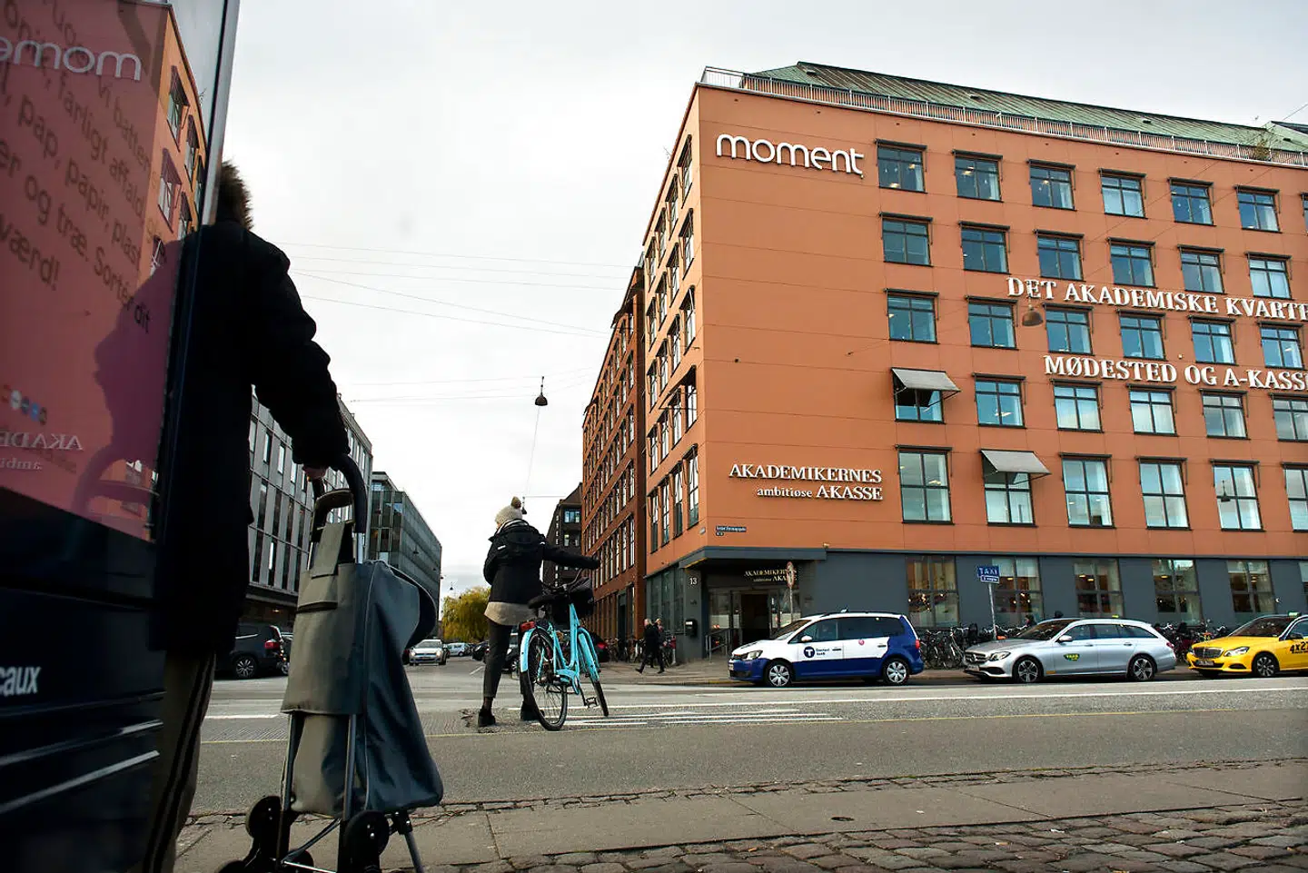 Akademikernes A-kasse er kommet i stormvejr efter en direktørfyring, som først blev mørklagt og siden har vist sig at dække over »økonomiske uregelmæssigheder«.