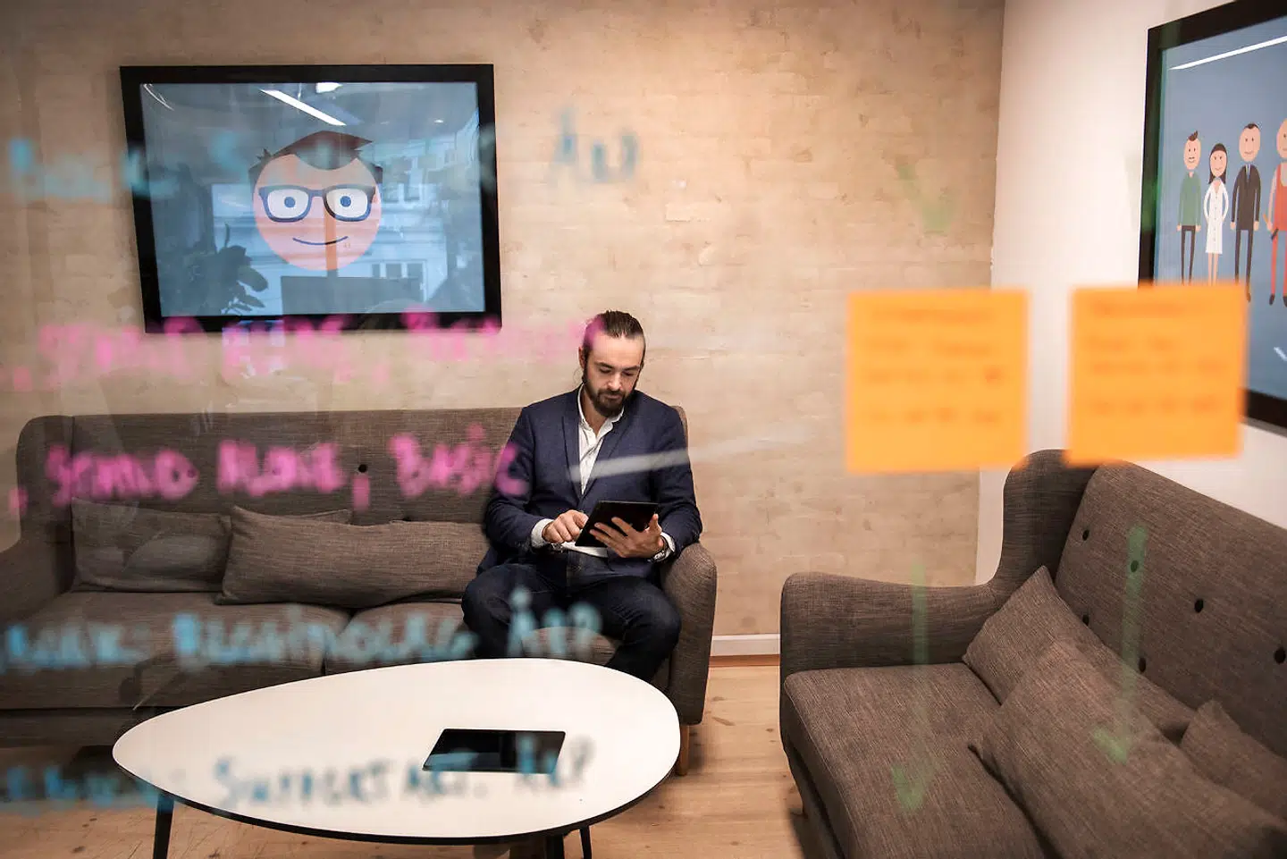 Vækstvirksomheden Billy, der har 17.000 aktive brugere, har inden for det seneste år følt sig tvunget til at skifte bank, da direktør Jonas Midtgaard ikke følte, at den daværende bank forstod Billys regnskab.