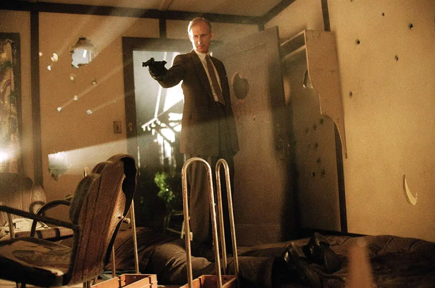 Nytåret skydes ind i James Ellroy-filmatiseringen »L.A. Confidential«. James Cromwell i rollen som politichef i Los Angeles.