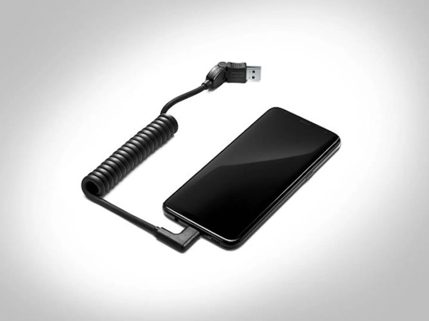 USB-kabler i biler er sjældent kønne eller smarte, men Audi har skabt et kabel, der gør alt rigtigt. Og det virker naturligvis ikke kun i de tyske biler med de fire ringe i front.