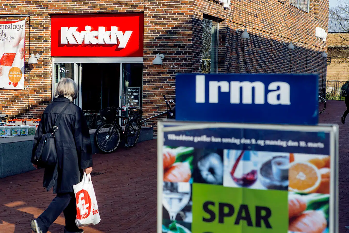 Forbrugerne får mindst for pengene i Danmark, hvor priserne er højere end i resten af EU.