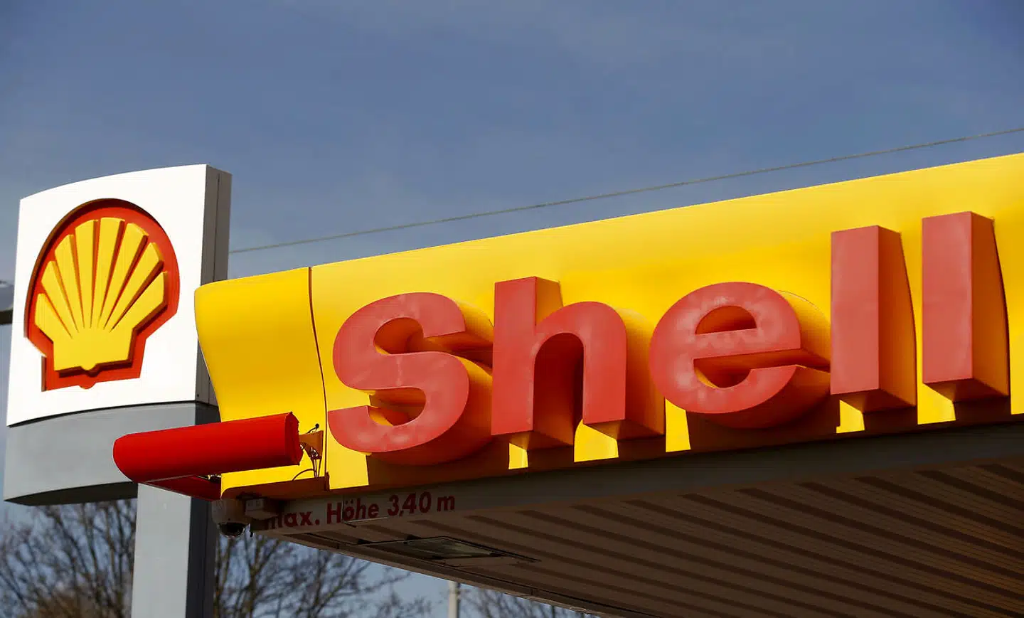 Shell har ud over at sælge sine olieaktiviteter i den danske del af Nordsøen tidligere solgt sine tankstationer i Danmark i 2015. Her er det dog en tankstation i Zürich, der viser Shell-logoet frem.
