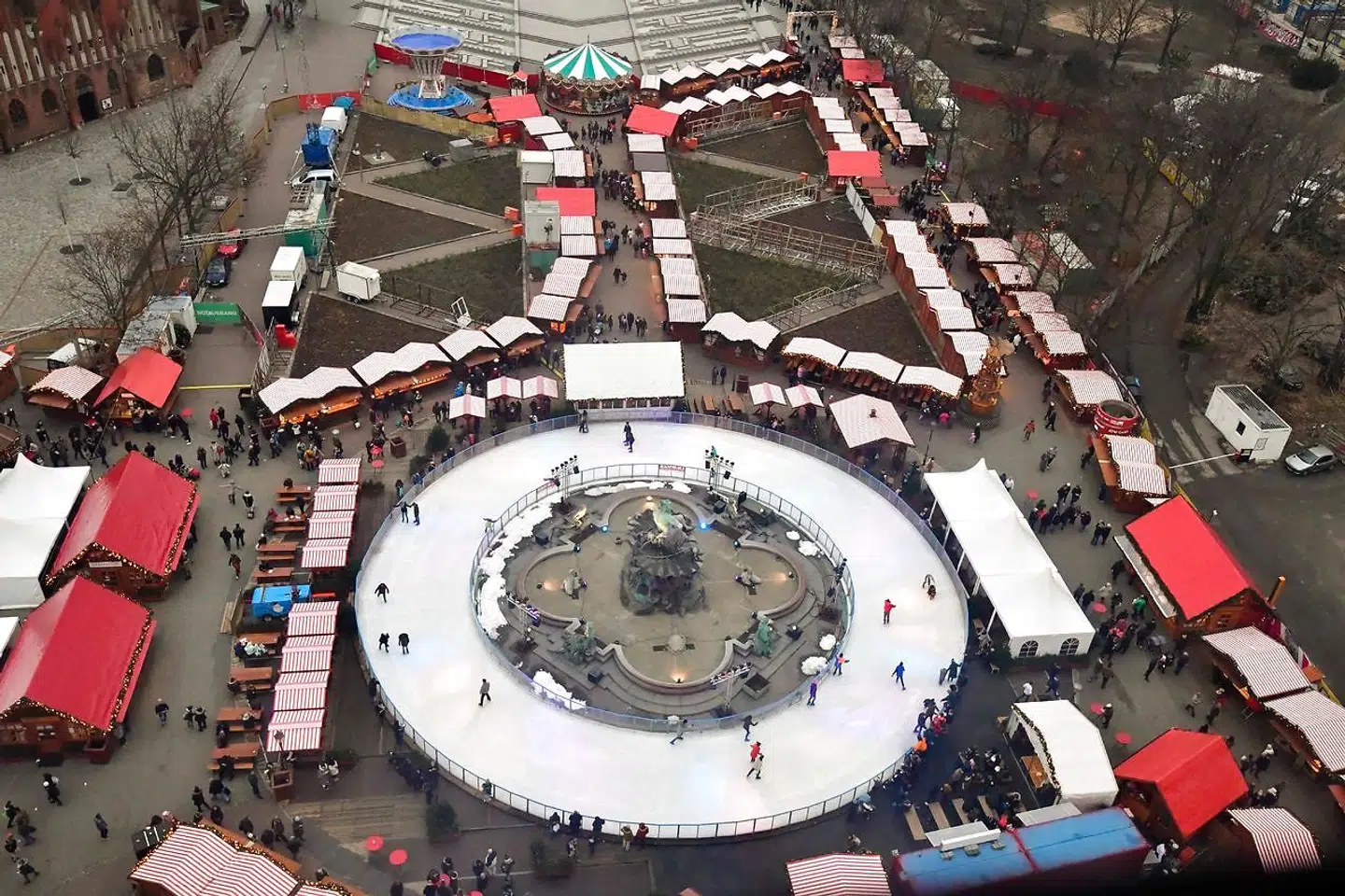 Nedtællingen til juleaften er for alvor gået i gang i Tyskland, og julemarkederne er proppet med forventningsfulde børn. Mange kommer dog til at undvære julemanden. Dem er der nemlig akut mangel på i Tyskland.