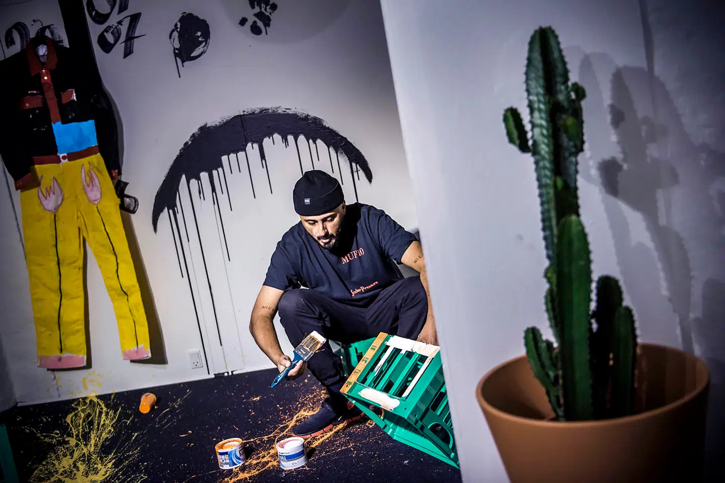 Reza Etamadi vil gerne have, at hans showroom i København også skal være et sted, hvor der er plads til, at vennerne kan komme forbi til en kop kaffe.