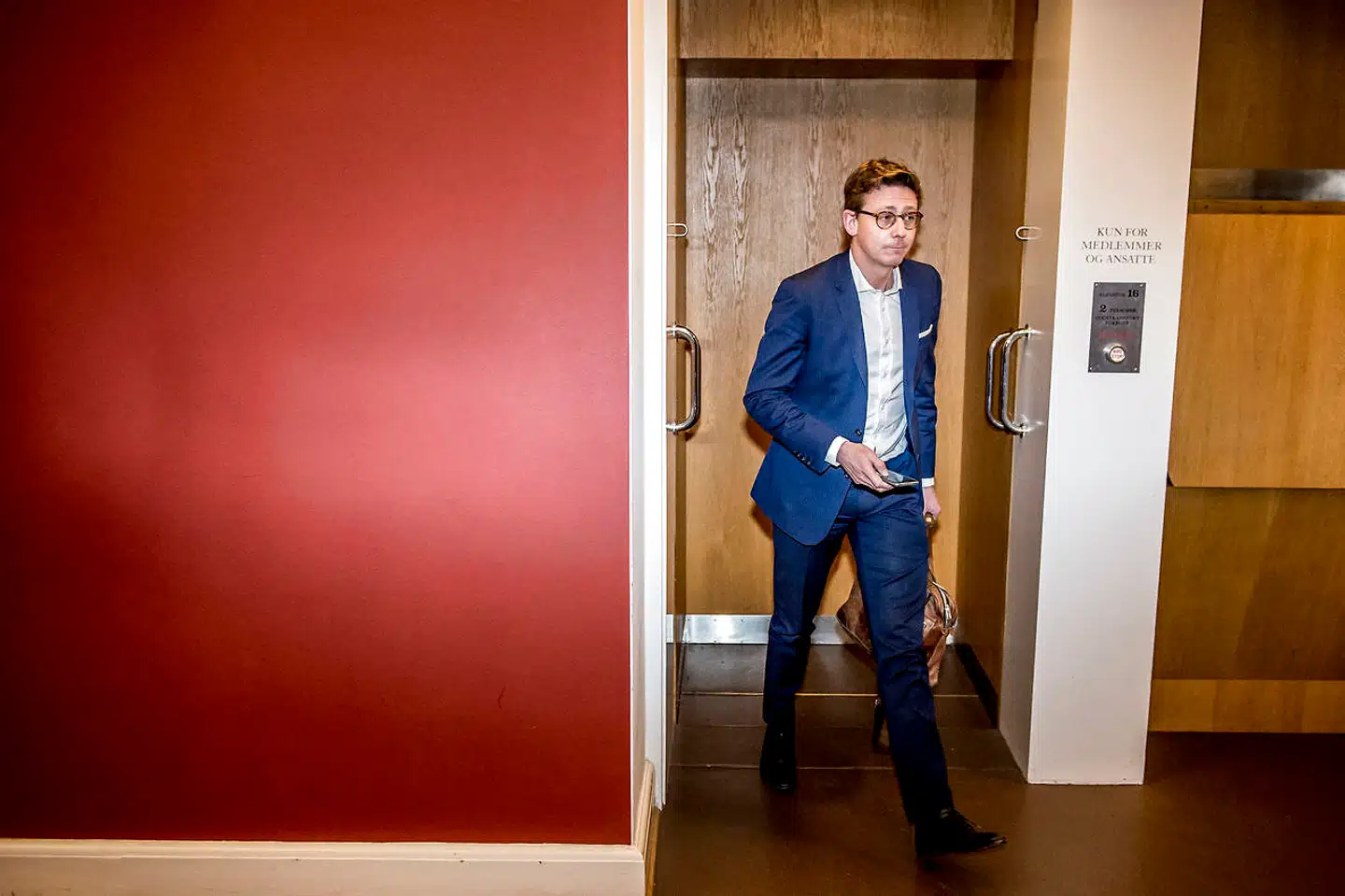 »Ministeren udtrykker sig på en hypotetisk måde, mens Rigsrevisionens udtrykker sig konstaterende, og man kan trygt holde sig til Rigsrevisionens udlægning,« siger professor Jørgen Grønnegård Christensen om Karsten Lauritzen formuleringer om udsigten til økonomiske tab på EFI-skandalen.