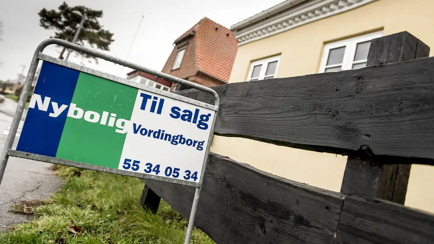 Husene stiger i pris og priserne er nu tilbage på niveauet fra 2006. Hvis man tager højde for inflationen, og ser på de reale priser er vi dog stadig et stykke fra toppen.