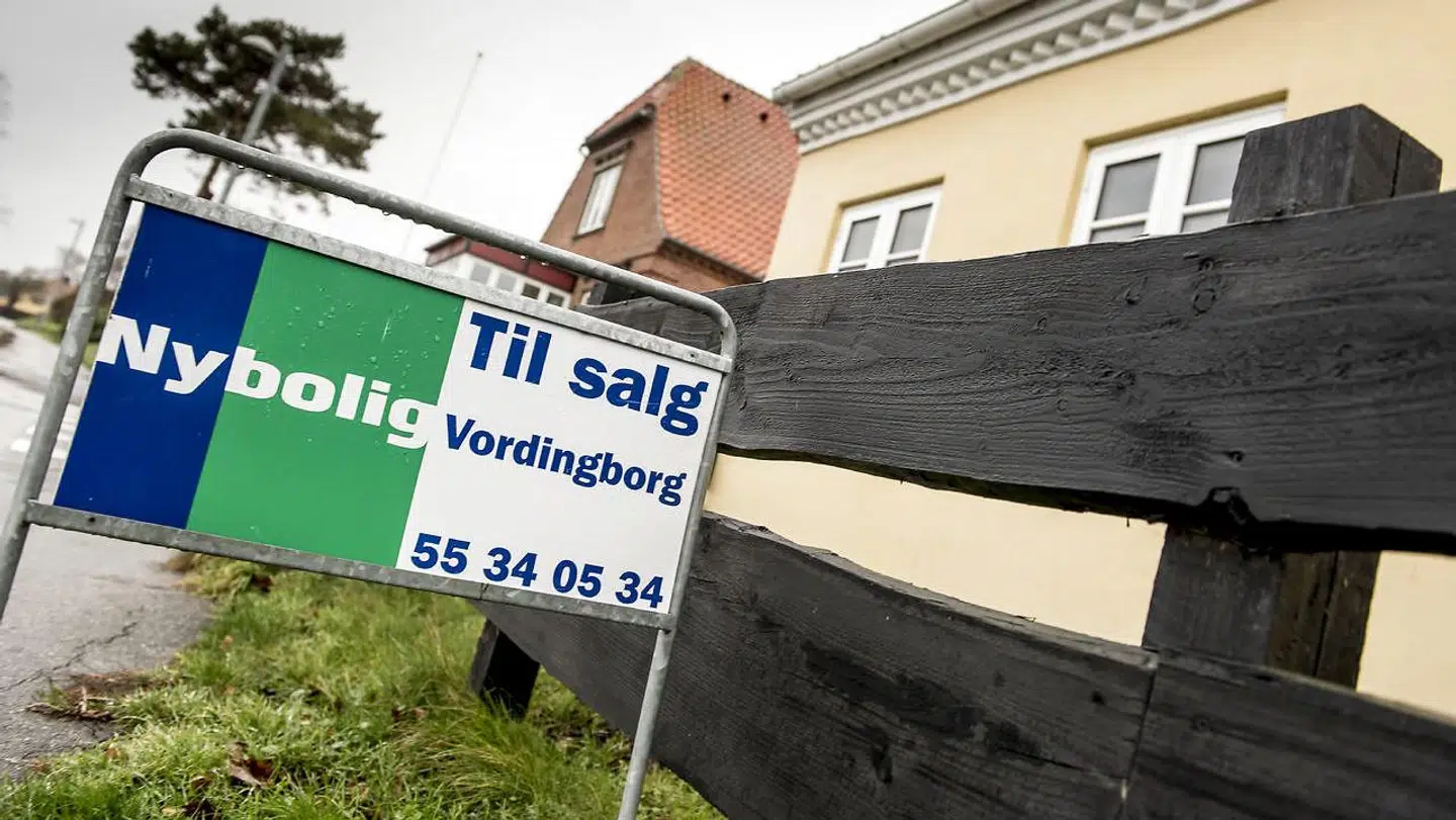 Husene stiger i pris og priserne er nu tilbage på niveauet fra 2006. Hvis man tager højde for inflationen, og ser på de reale priser er vi dog stadig et stykke fra toppen.