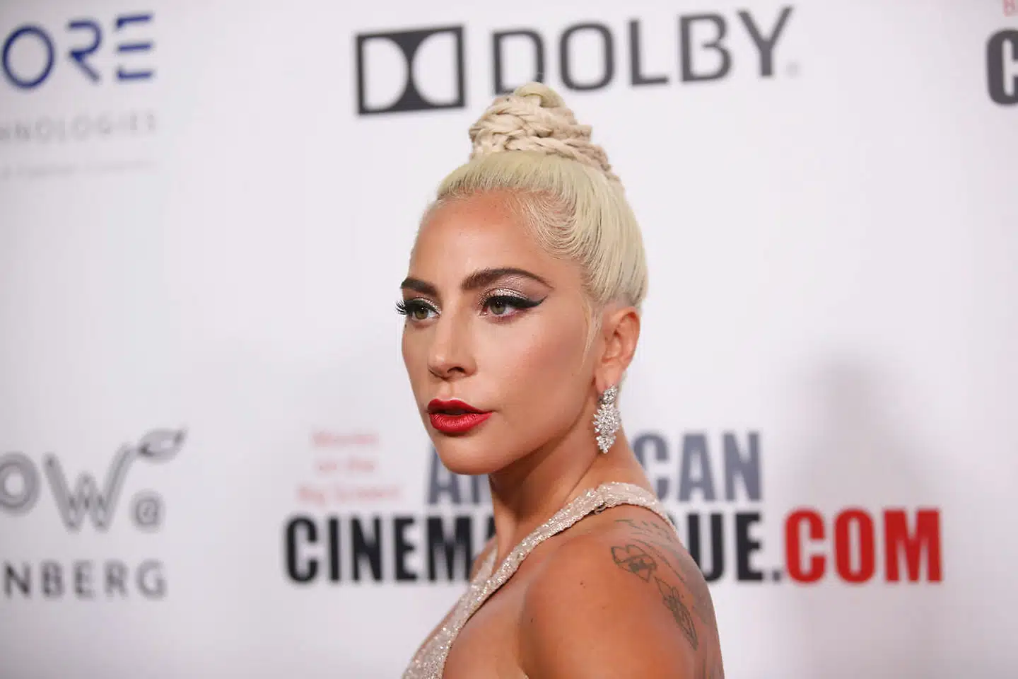 Lady Gaga poserer ved American Cinematheque Awards i Beverly Hills i november 2018.