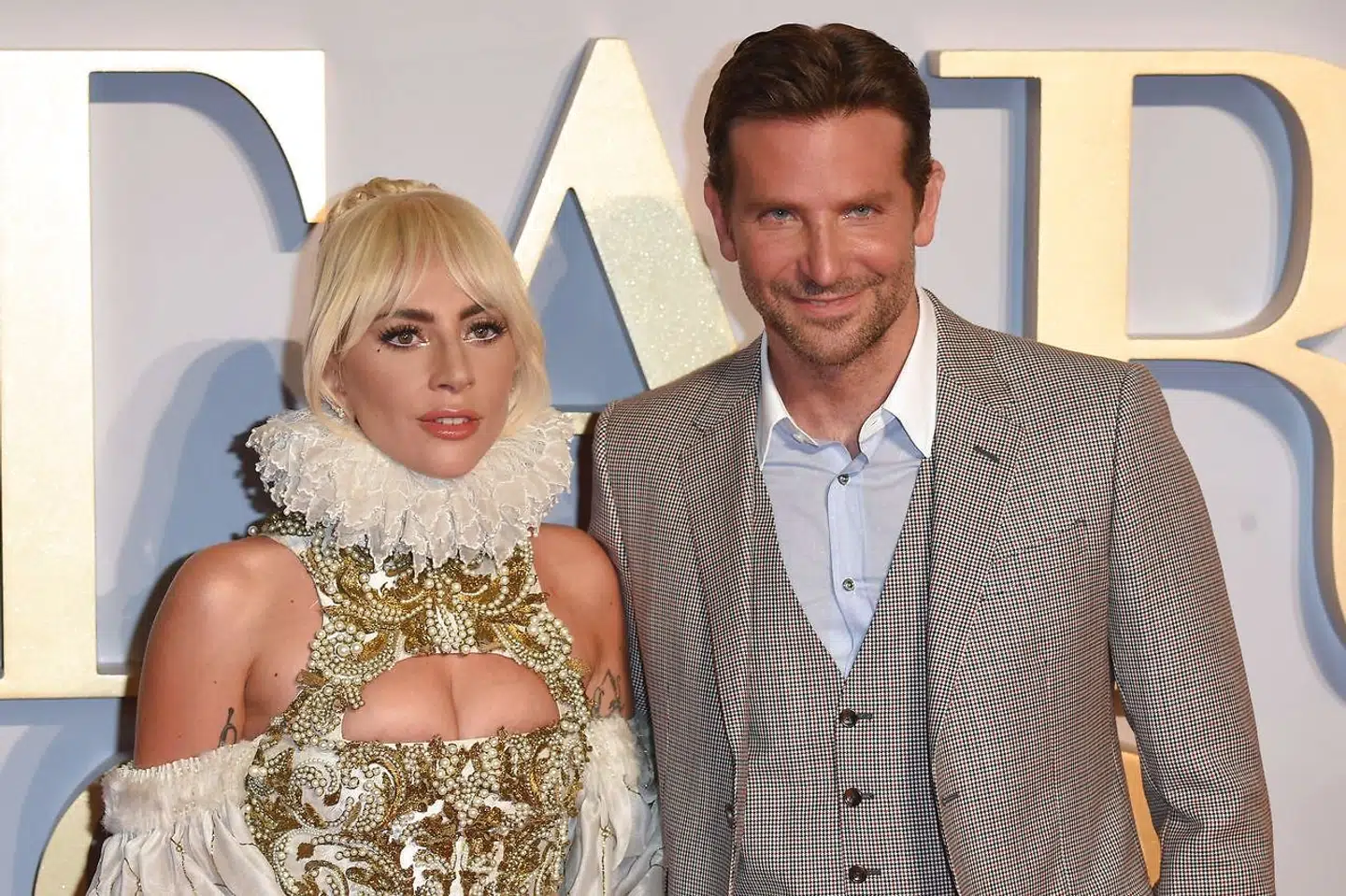 Lady Gaga sammen med Bradley Cooper til premieren for "A Star is Born" in central London i starten af december.