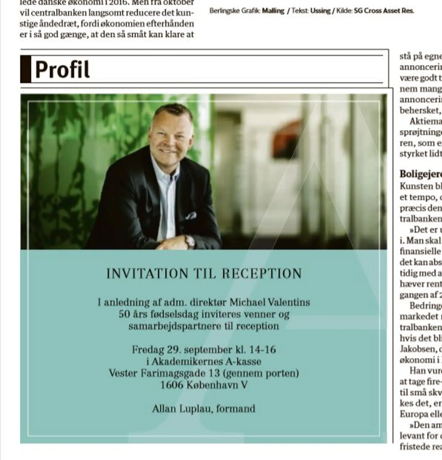 I september 2017 indrykkede Akademikernes A-kasse indbydelser til direktørens 50 års fødselsdag i tre aviser. Annoncen var godkendt og underskrevet af bestyrelsesformand Allan Luplau.