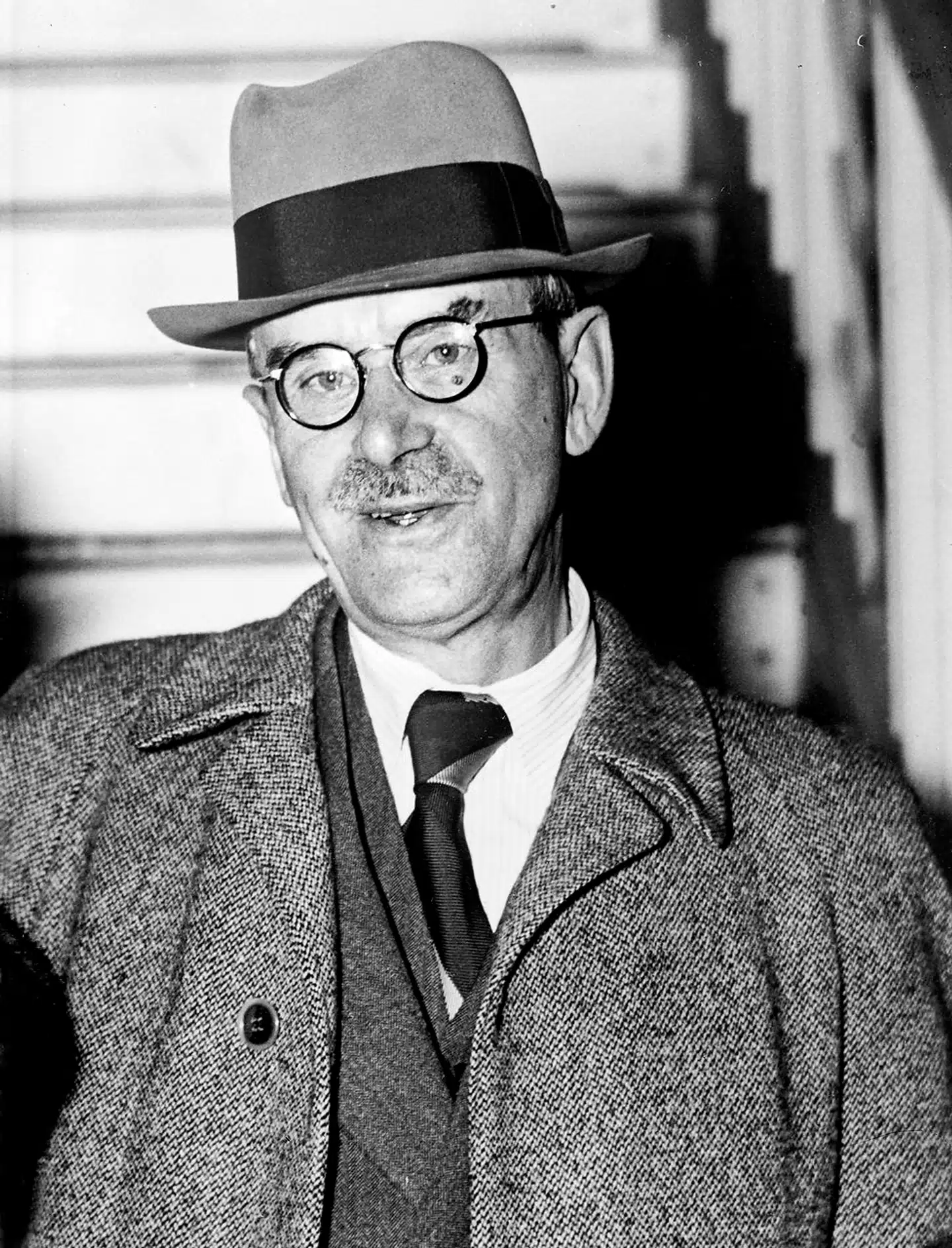 Den store tyske forfatter Thomas Mann modtog i 1929 Nobelprisen i litteratur. Da nazisterne overtog magten i Tyskland emigrerede han til USA, bosatte sig i Californien og fik amerikansk statsborgerskab, men efter krigen vendte han tilbage til Europa.