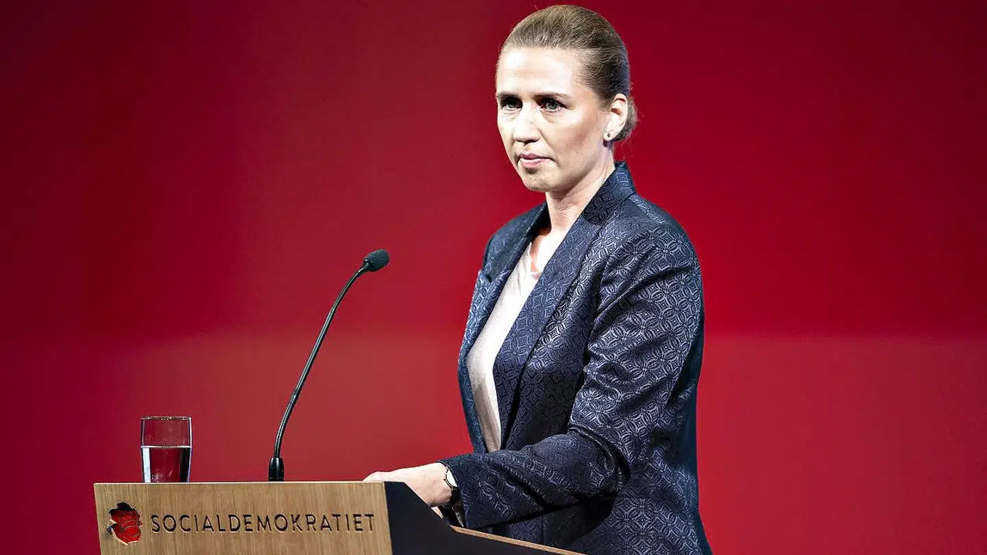 S-formand Mette Frederiksen får hård kritik fra flere sider for manglende indsats over for fattige børn.