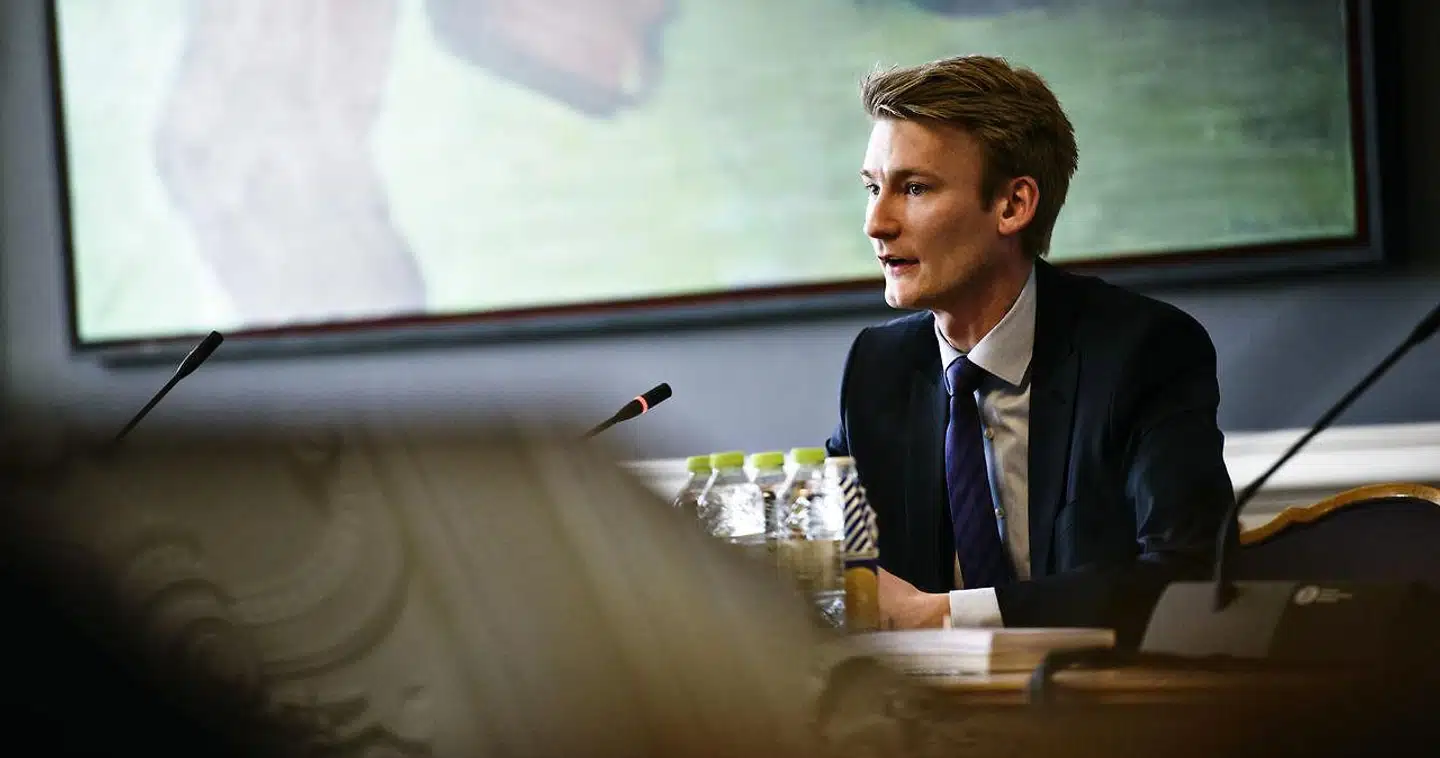 Dansk Folkepartis retsordfører, Peter Kofod, ser den delvise lovliggørelse af peberspray som et skridt i den rigtige retning.