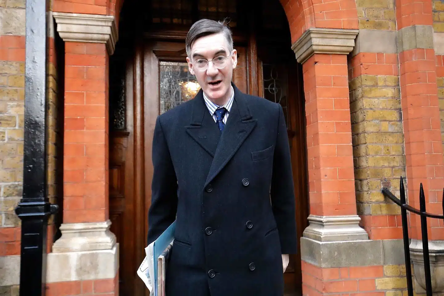 Her er hovedmanden i kupforsøget mod Theresa May. Hans navn er Jacob Rees-Mogg, og han er en hovedrig finansmand og parlamentariker, som er formand for den benhårde Brexit-fløj i kaffeklubben med navnet ERG.