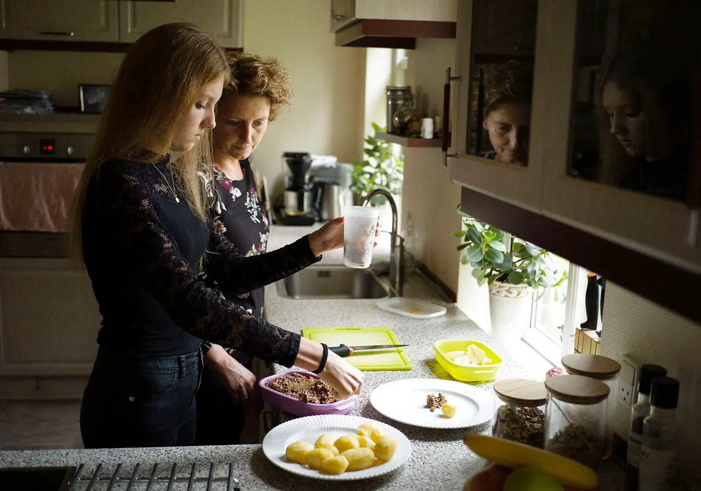 Da sygdommen var på sit værste, kunne Katrine Sejersen kun fokusere på den mad, hun ikke måtte spise. I et forsøg på flytte sulten lavede hun mad til andre. Hun anrettede den flot, tog billeder af den og lagde billederne på Instagram eller fandt nye madopskrifter på nettet.