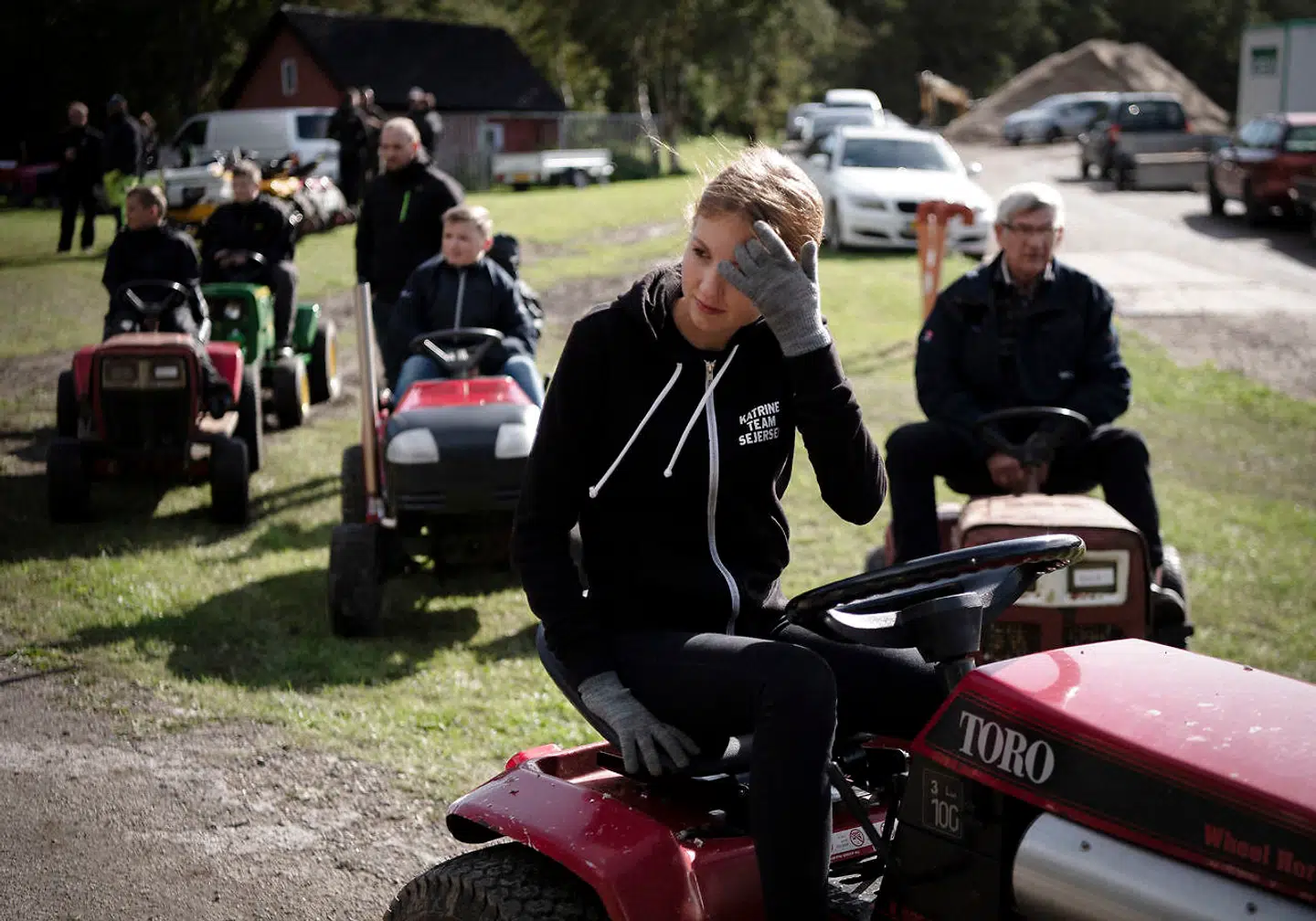 Noget af det, der virkelig har hjulpet Katrine igennem sit sygdomsforløb, er hendes store interesse for havetraktortræk. Hun er en af få piger, der dyrker interessen, og hun har vundet en del førstepremier til stævner rundt om i landet.