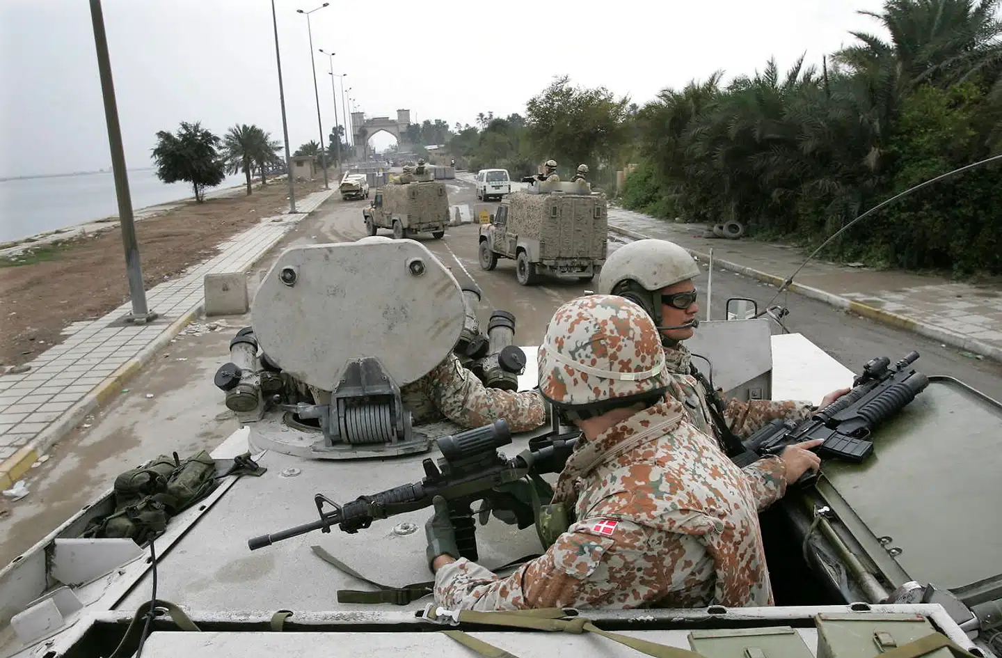 »En varig fred kan kun opnås, når alle krigens parter indser det. Det øjeblik venter vi stadig på. Indtil da fortsætter den afghanske styrkeprøve med den afghanske befolkning som gidsel,« skriver Steen Holm Iversen.