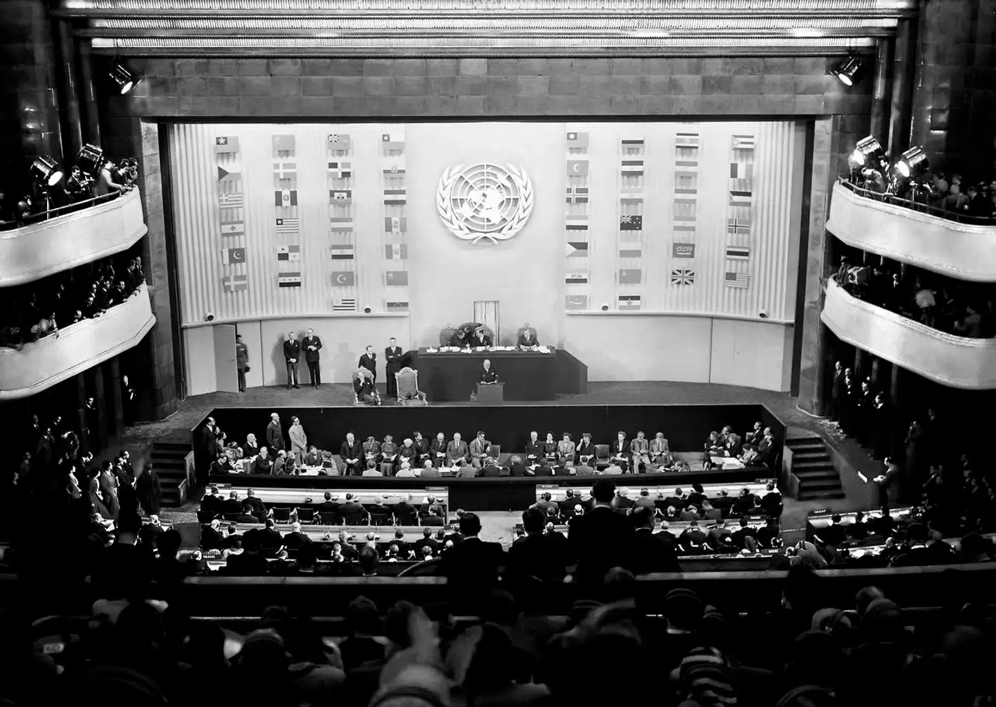FNs tredje Generalforsamling i Palais de Chaillot i Paris. Her blev Verdenserklæringen om Menneskerettigheder vedtaget 10. december 1948. Danmark stemte for. Sovjetunionen og andre kommunistisk styrede lande afstod fra at stemme. Foto: Ritzau / Scanpix / AFP