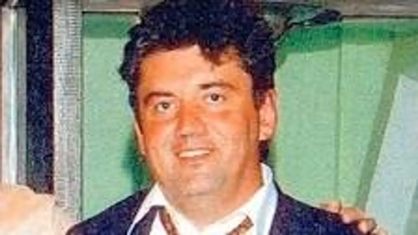 Den russiske forretningsmand Alexander Perepilitnyj gik i 2010 til schweizisk politi og afslørede, hvordan russiske gangstere og efterretningsagenter frarøvede en vestlig fond mere end 220 mio. dollar. I 2012 døde han efter en voldsom madforgiftning.