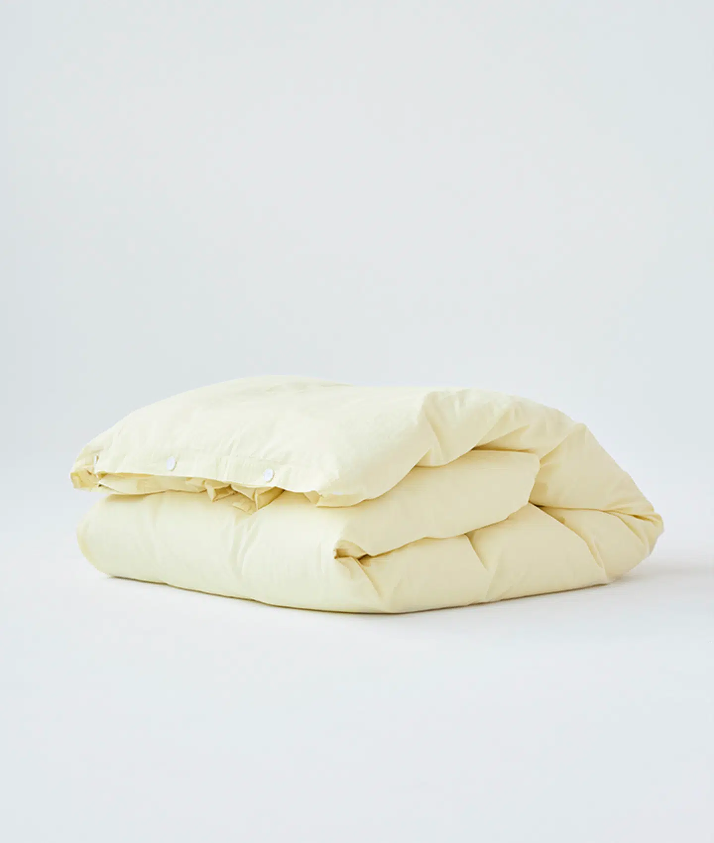 Lad sengetøjet bringe farver ind i boligen. Sengetøj fra Tekla, fra 895 kr.