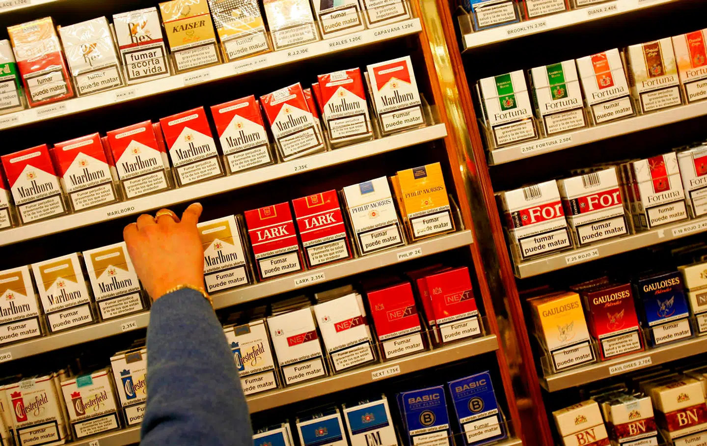 Marlboro-ejeren Altria satser på et nærtliggende marked, cannabis, med et tocifret milliardopkøb i en canadisk virksomhed.
