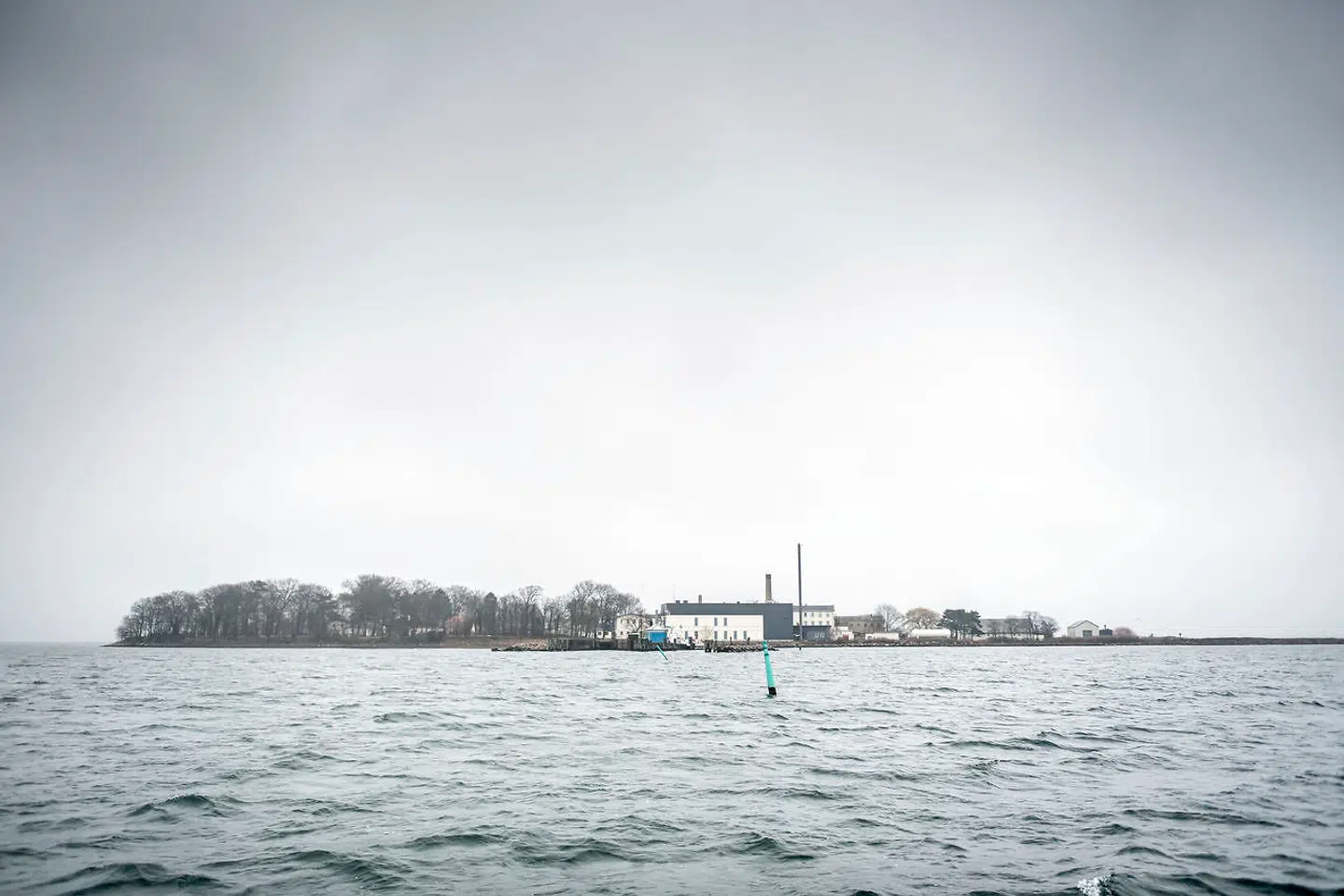 Istedet for Lindholm bør man finde en ø, der ligger langt mere isoleret, til at indkvartere udviste kriminelle på, mener Lasse Horskjær.