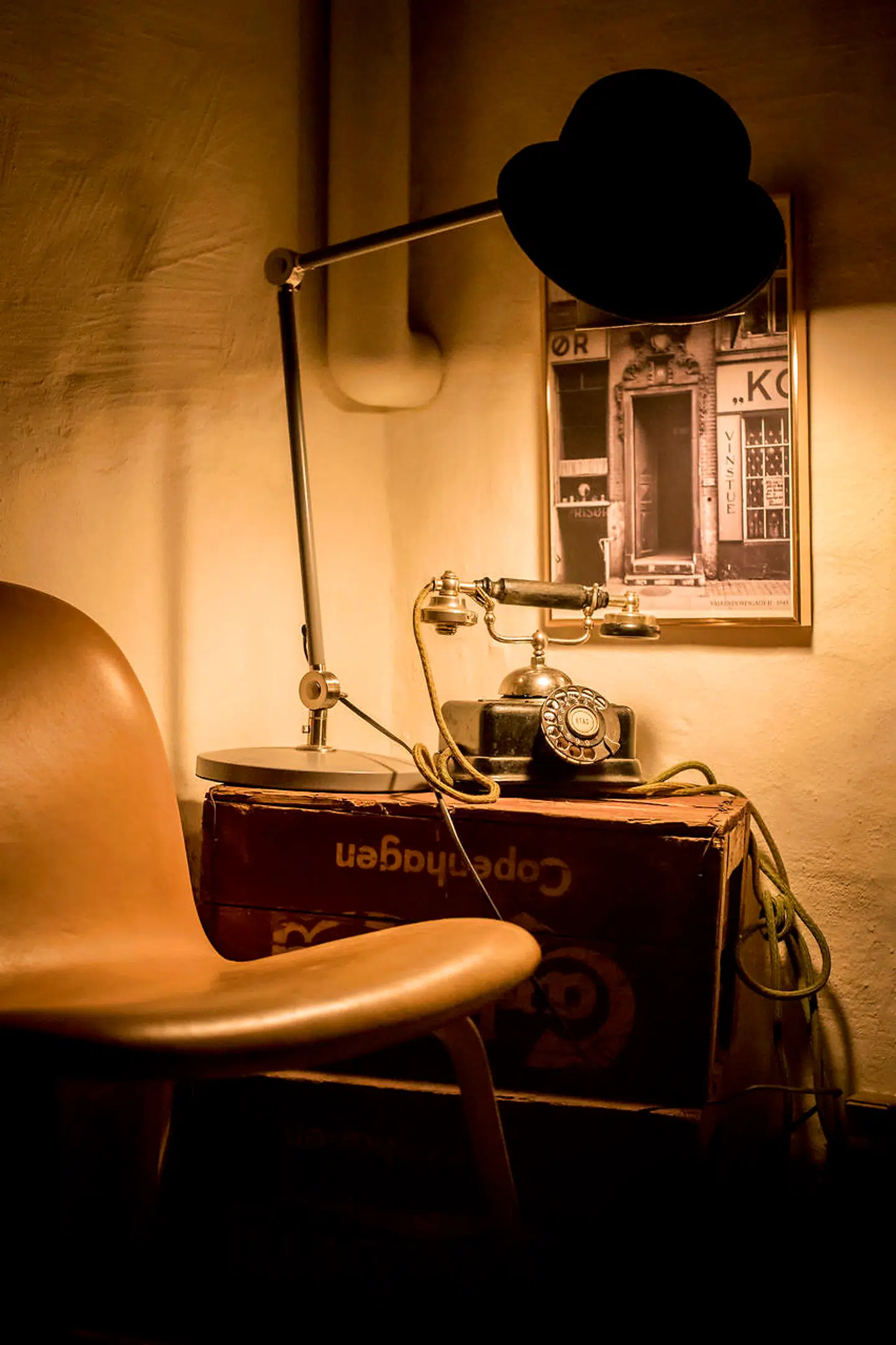 Balderdash ligger i et hus fra 1732, som har en lang og broget historie. Blandt andet lå værtshuset »Kontoret« på stedet, der var kendt for at have en offentlig telefon.