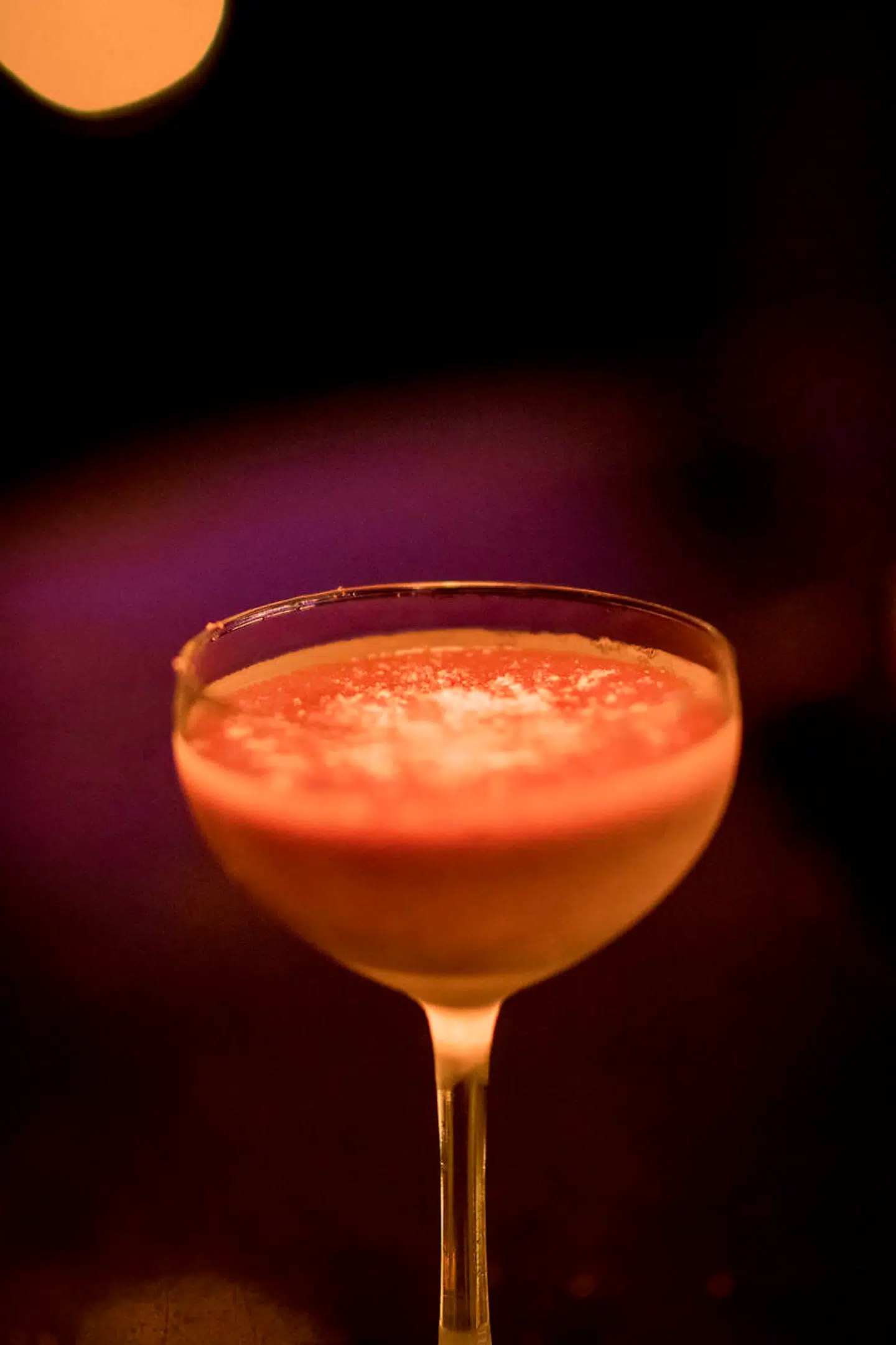 »Espresso Martini« på slush ice garneret med hasselnød og baconkrymmel.