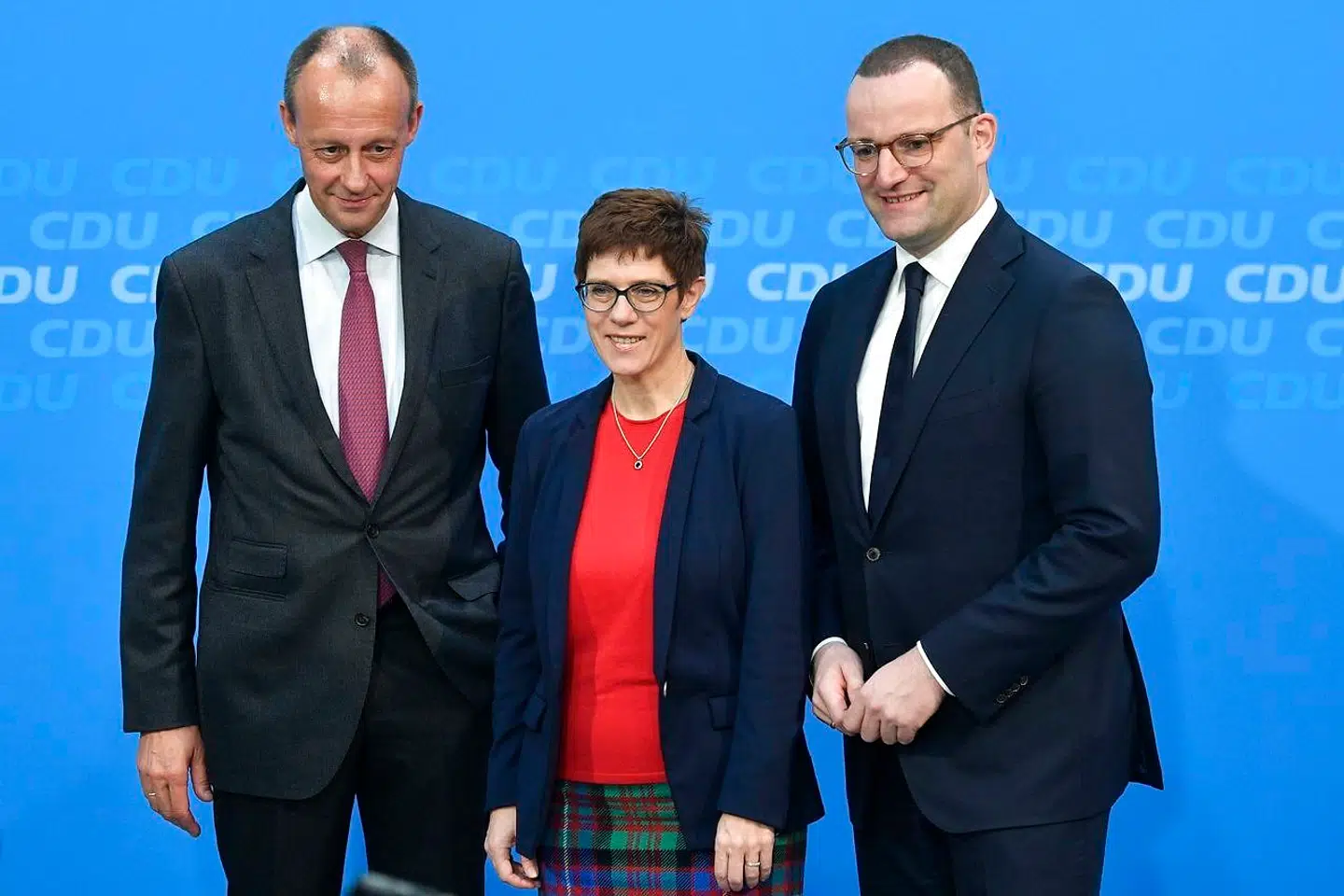 Angela Merkels afløser hedder enten Annegret Kramp-Karrenbauer (AKK) eller Friedrich Merz (til venstre). Ingen regner med at sundhedsminister Jens Spahn kan komme fra baghjul og blive formand.