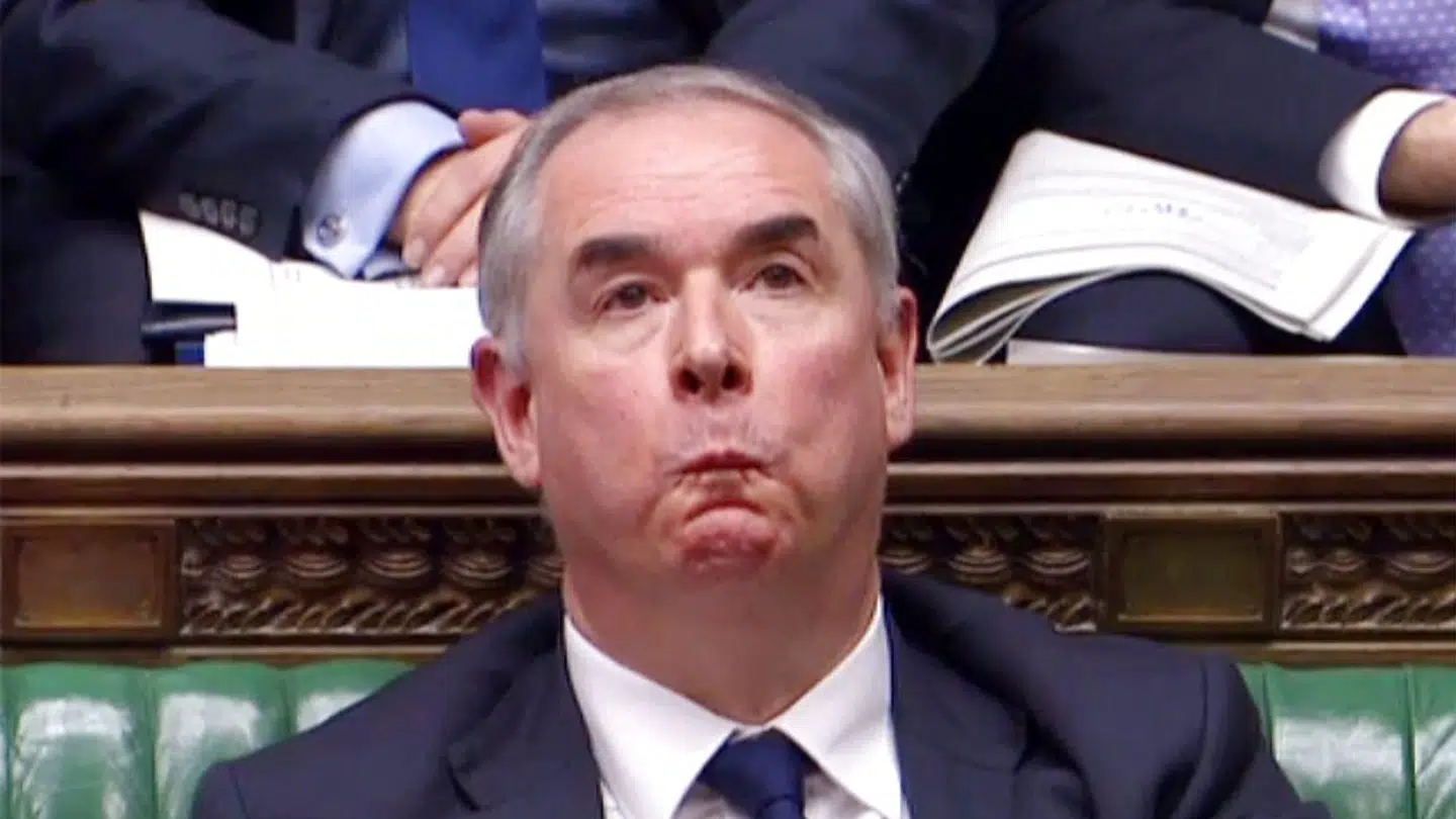 Justitsminister Geoffrey Cox er manden bag den hidtil hemmeligholdte rapport, som har givet regeringen store problemer og blandt andet fik parlamentet til at true med at smide Cox ud at selvsamme parlament. Foto: Ritzau/Scanpix