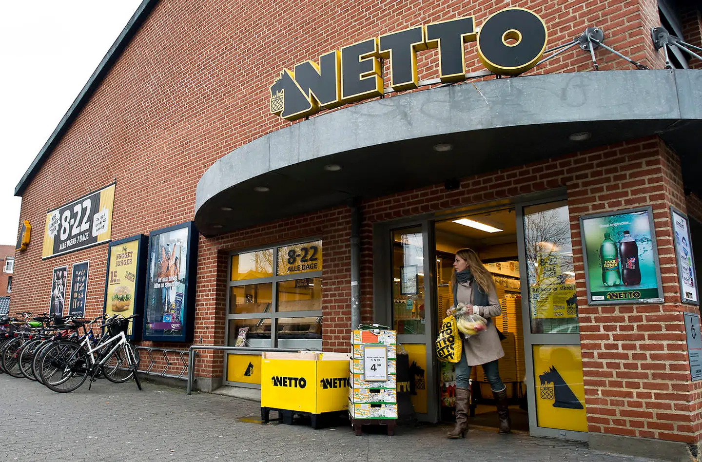 Selv om Netto ligger i bunden af diverse kundemålinger, lægger danskerne en stor del af deres penge hos kæden.