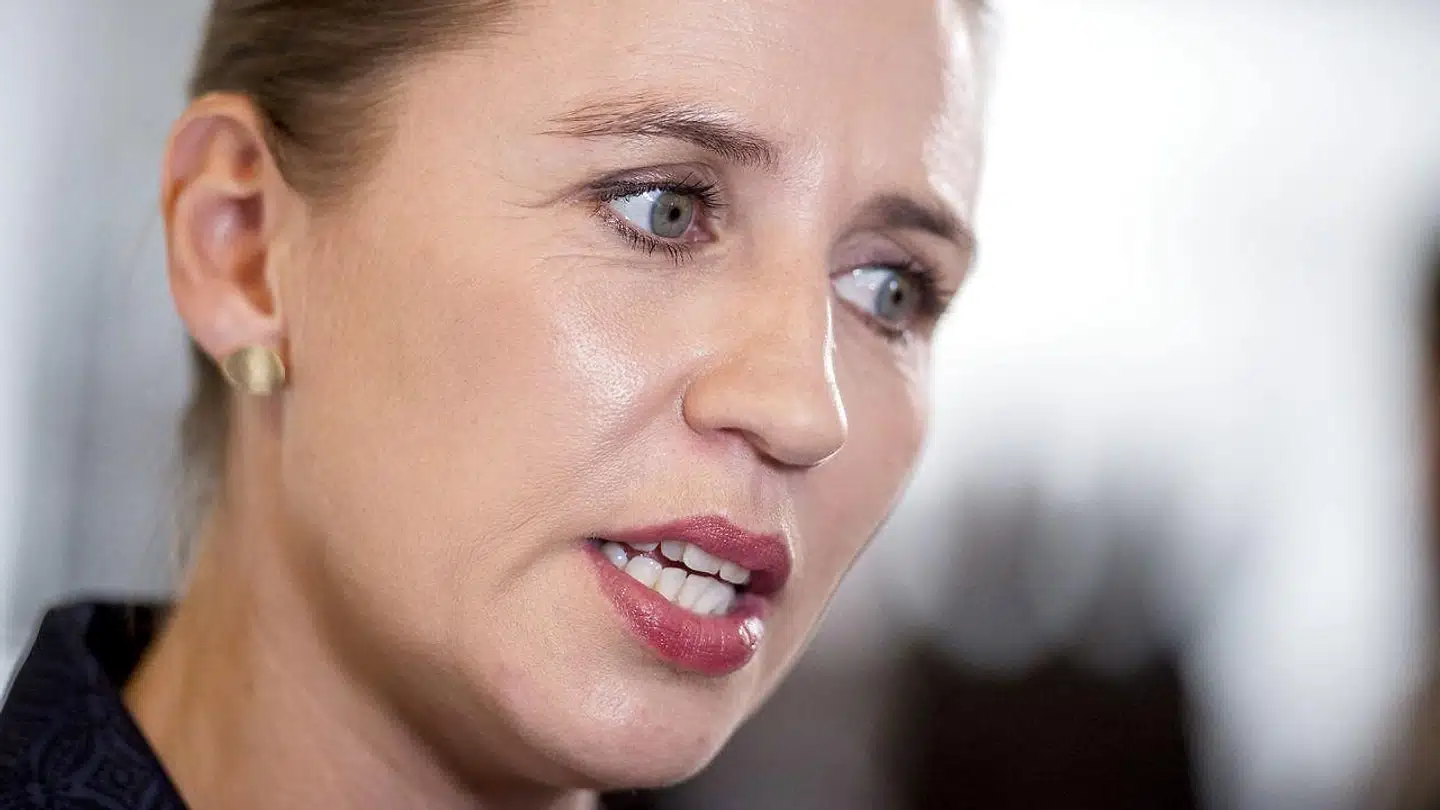 Med Mette Frederiksen vil Socialdemokratiet sætte skatten på de formuende danskeres renteindtægter op. Det vil give en meget hård beskatning, viser beregninger fra den liberale tænketank Cepos.