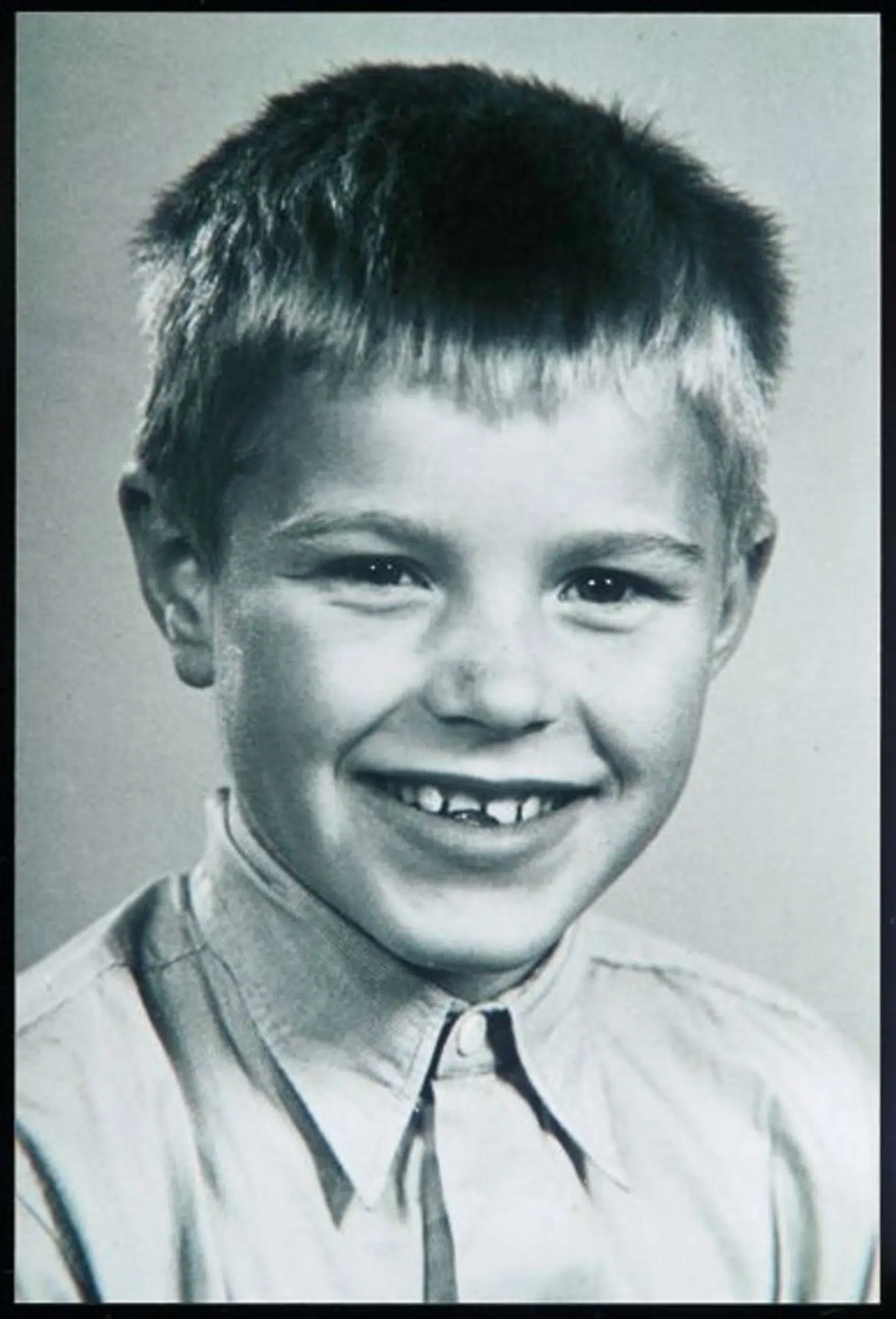 Fra han var syv år, boede Kim Larsen på Mågevej med sin mor Eva og bror Tore.