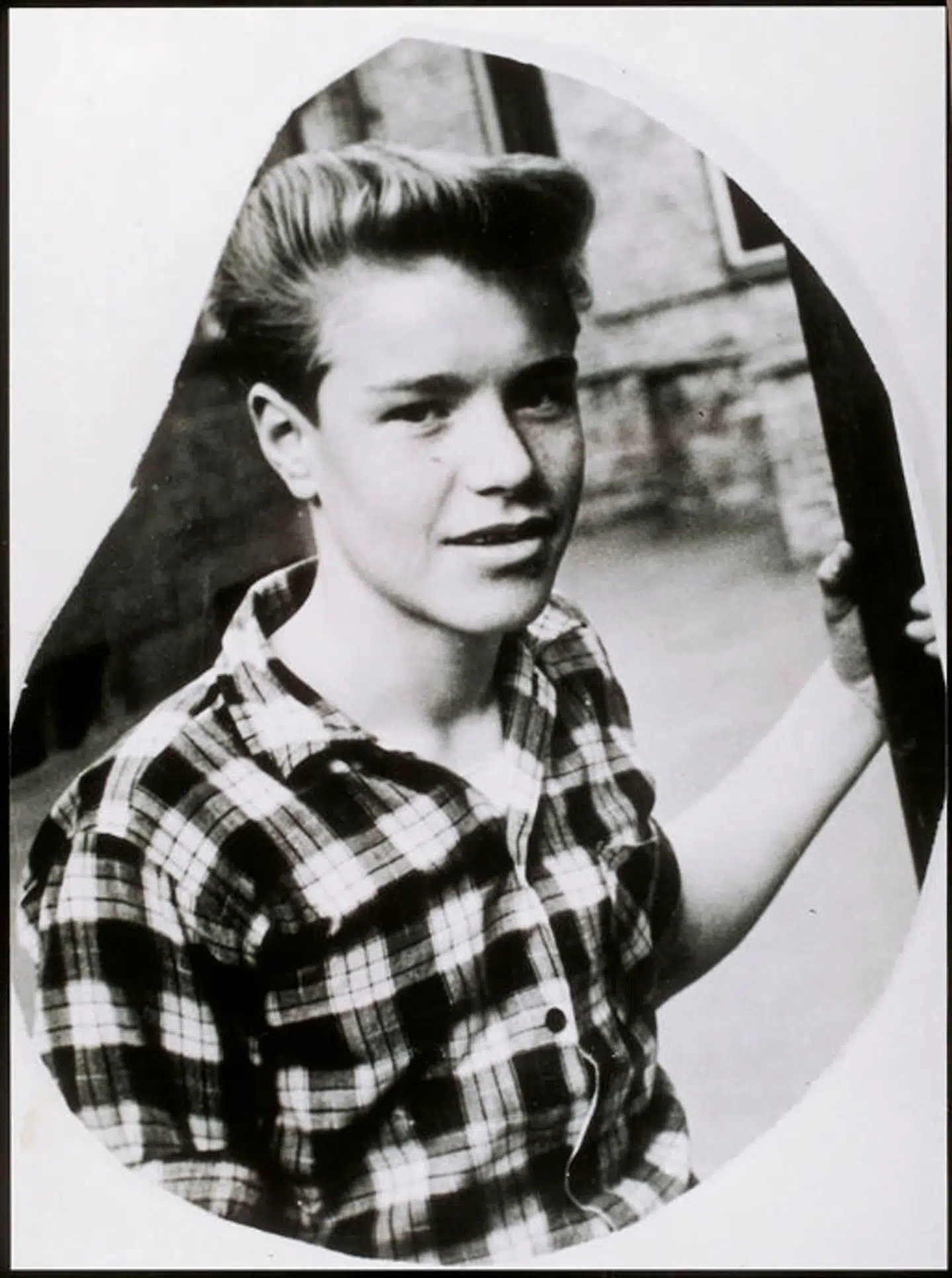 Fra 1958-60 satte Kim Larsen sit hår med bryldcreme som Elvis Presley. Han skrev også sange inspireret af Presley.